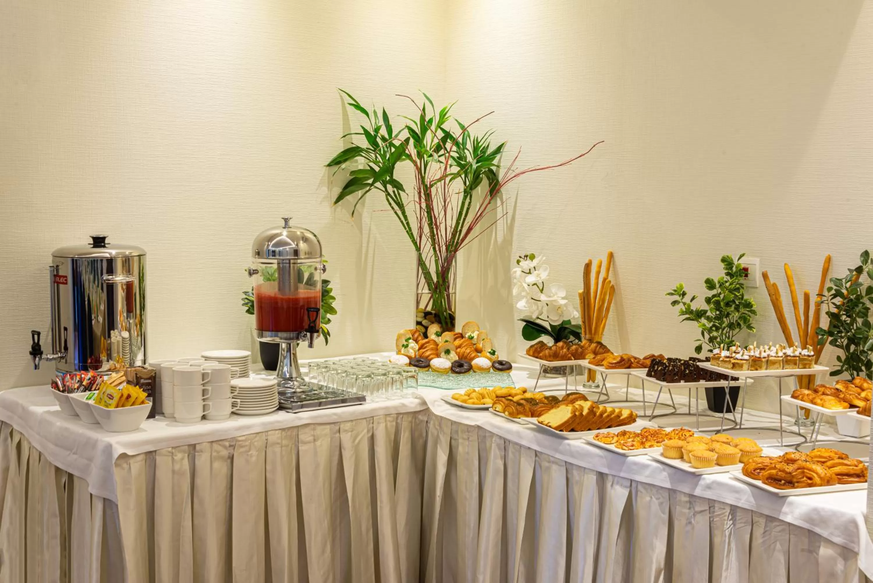 Coffee/tea facilities in Blue Diamond Hotel Jeddah