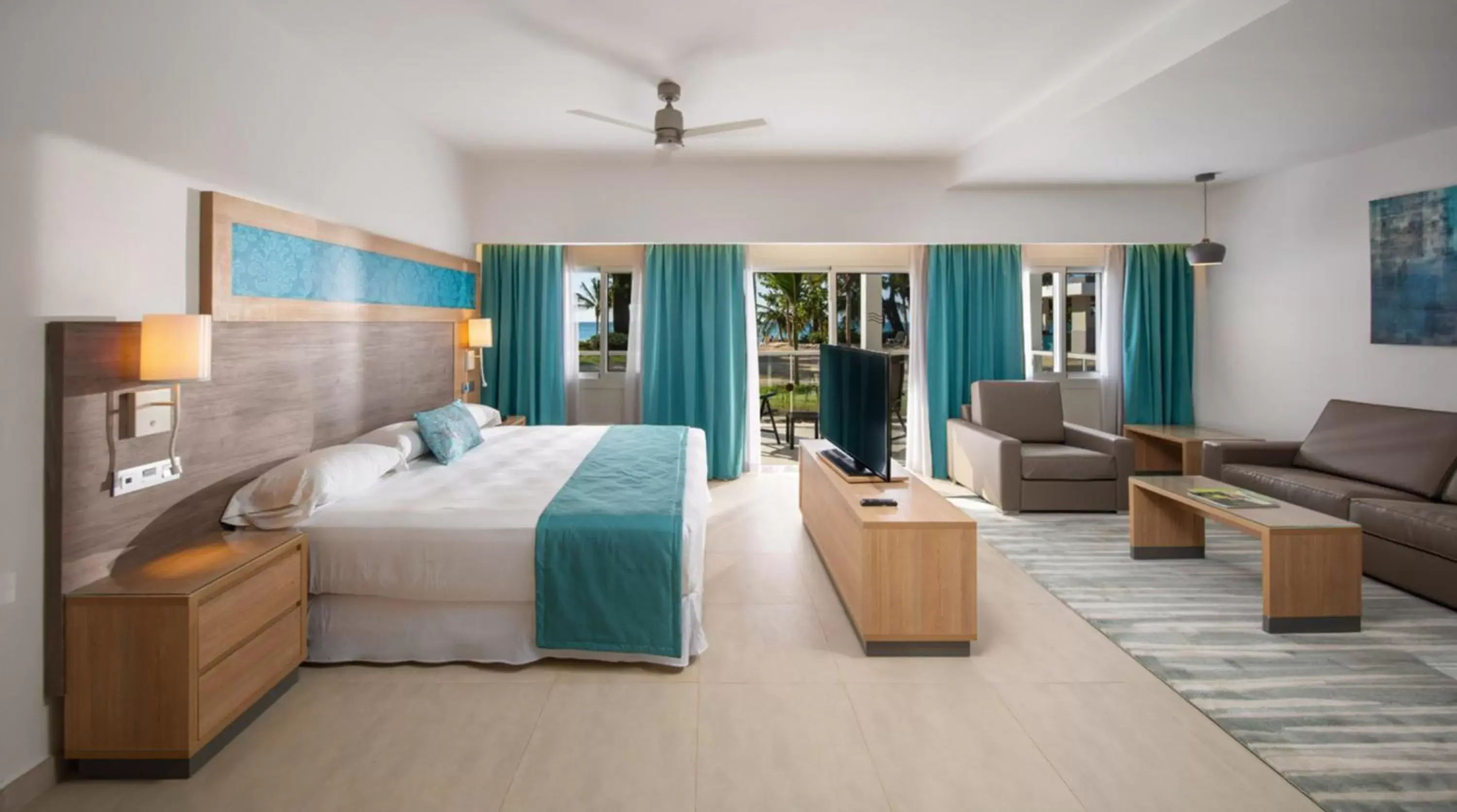 Bed in Riu Palace Tropical Bay - All Inclusive