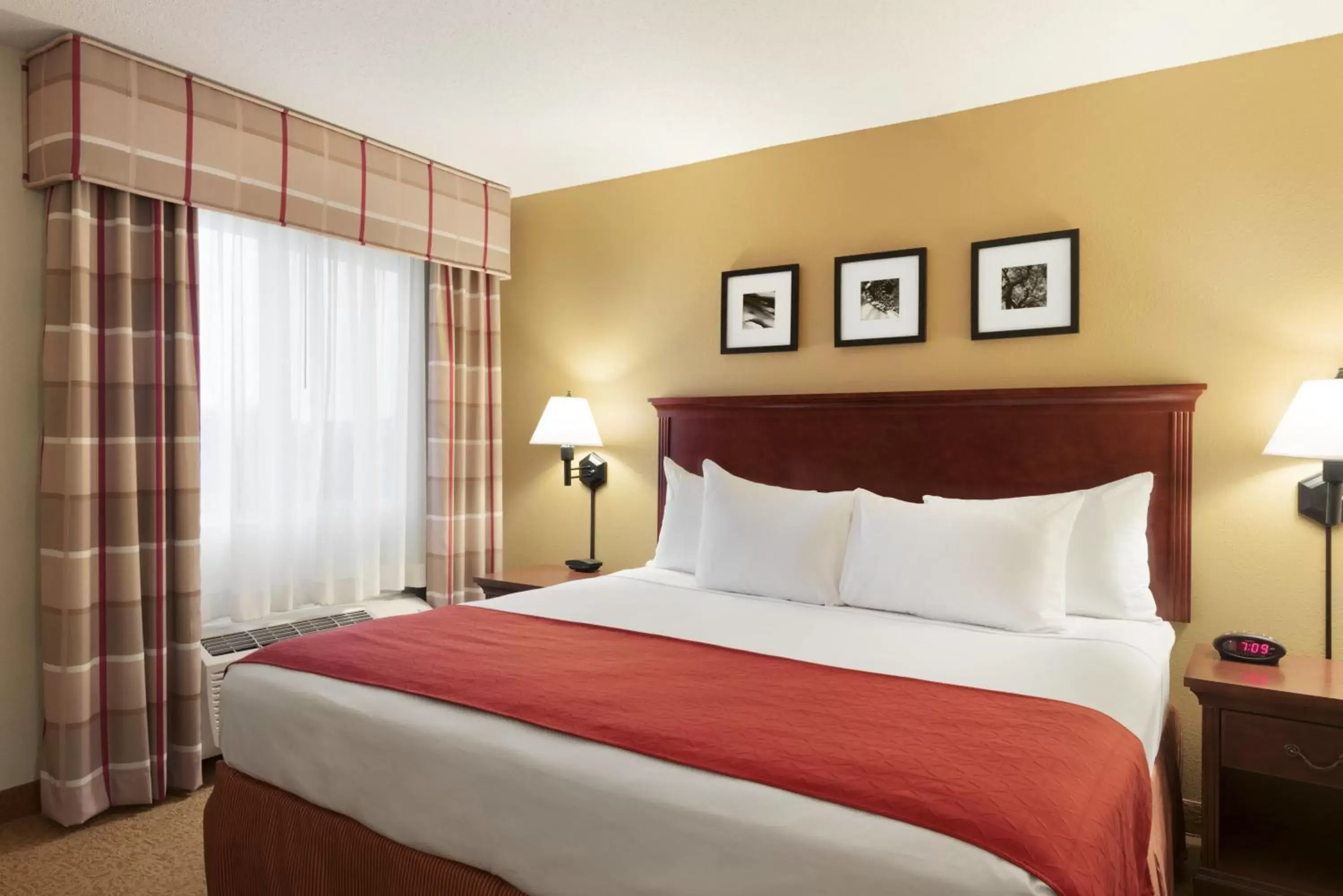 Other, Bed in Country Inn & Suites by Radisson, Cedar Rapids Airport, IA Other, Bed in Country Inn & Suites by Radisson, Cedar Rapids Airport, IA