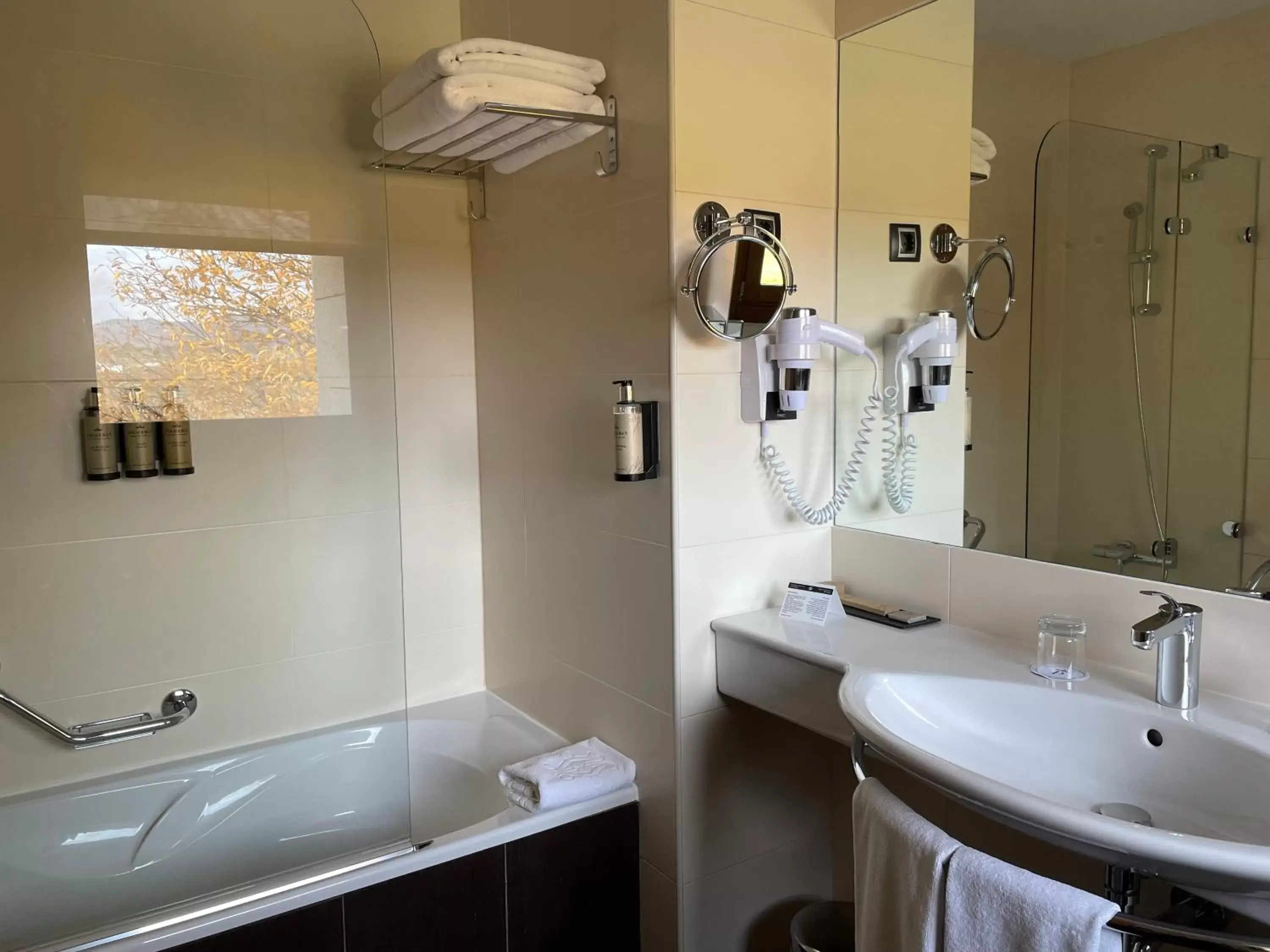 Bathroom in Parador de Puebla de Sanabria Bathroom in Parador de Puebla de Sanabria