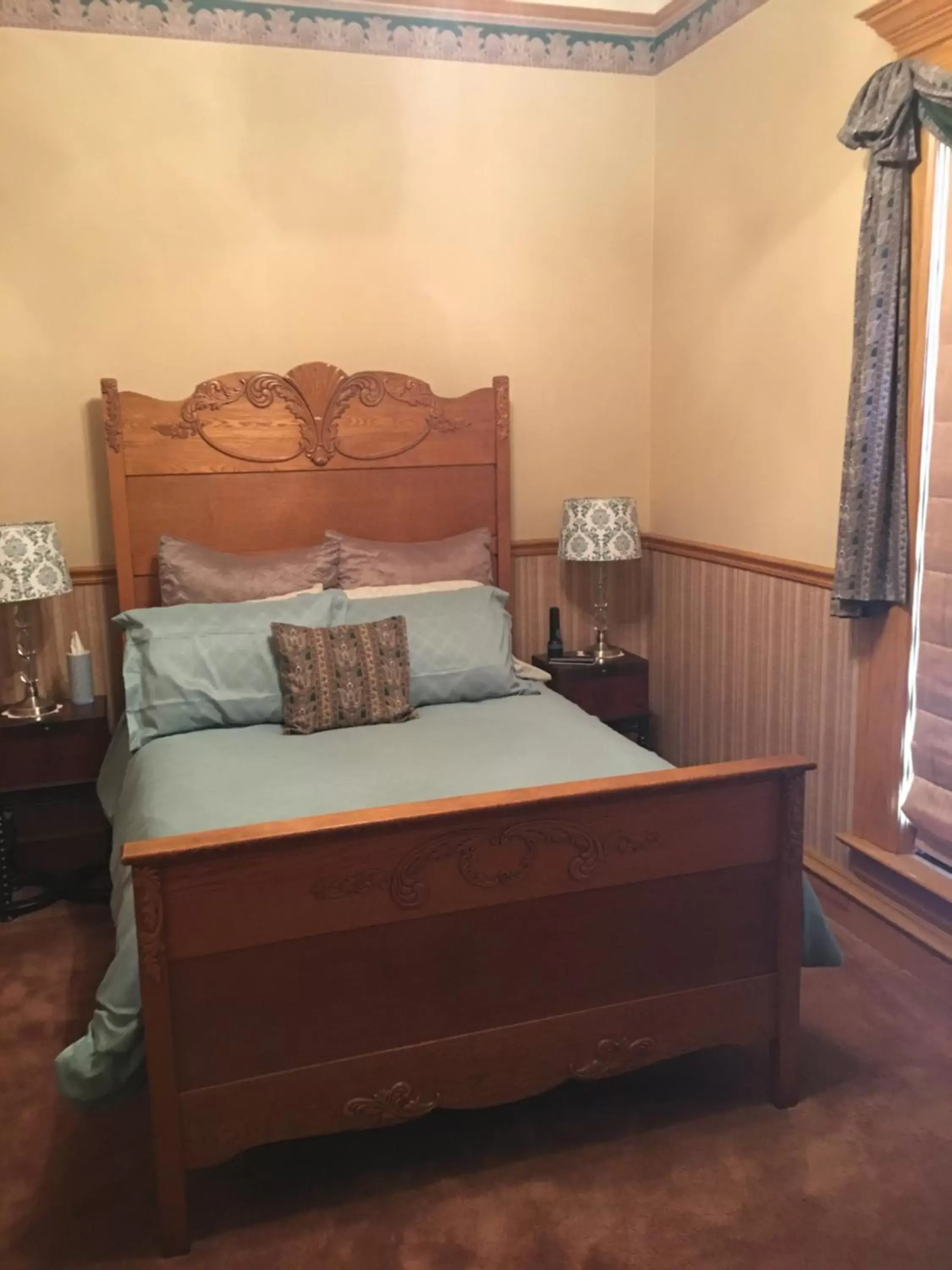 Bathroom, Bed in Queen Anne Bed and Breakfast