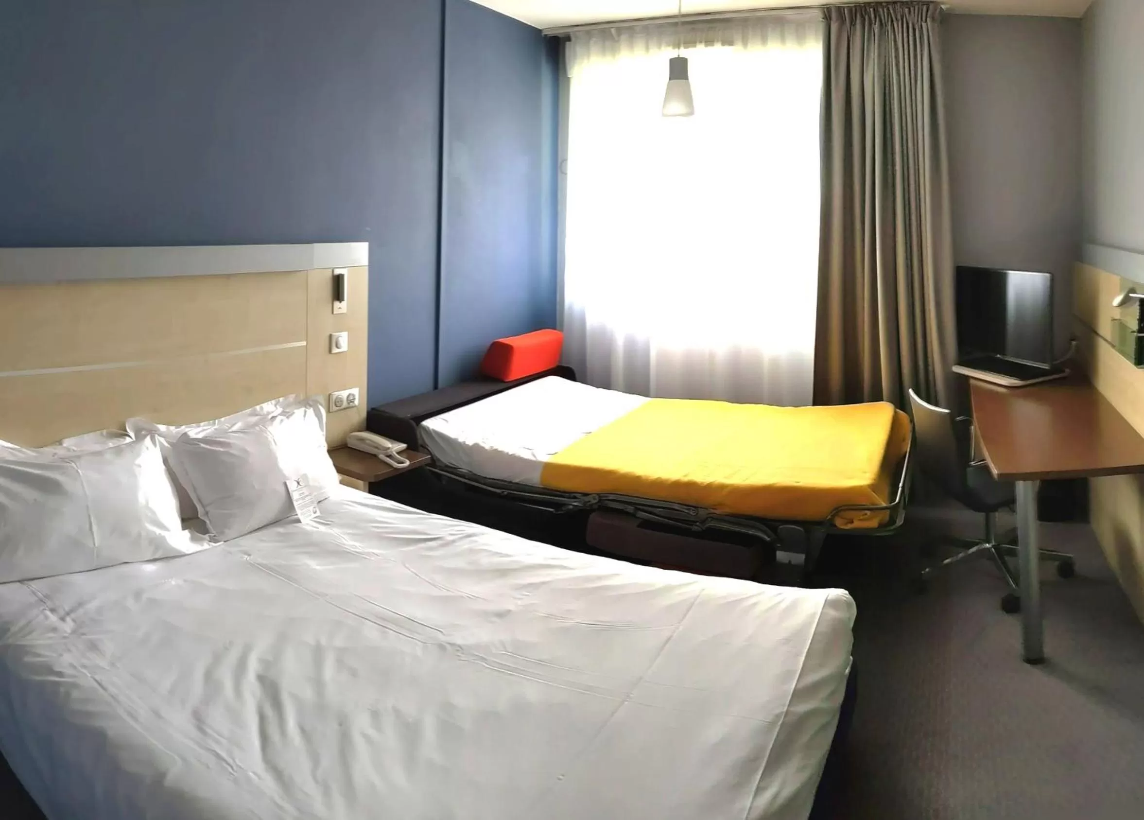 Bed in HDB Hôtel De Bernin - ex Domaine des Fontaines