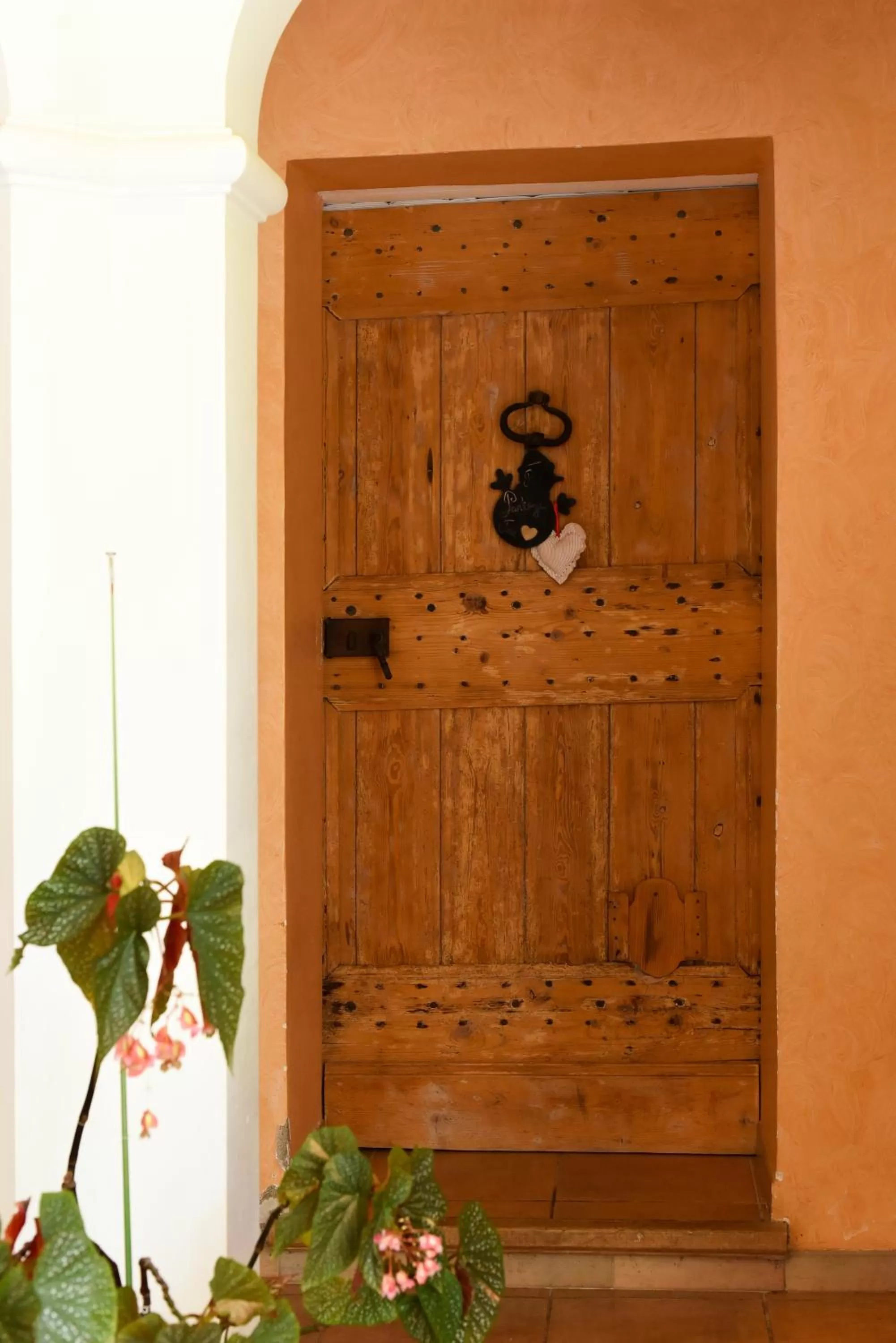 Decorative detail in La Bergerie de l'etang