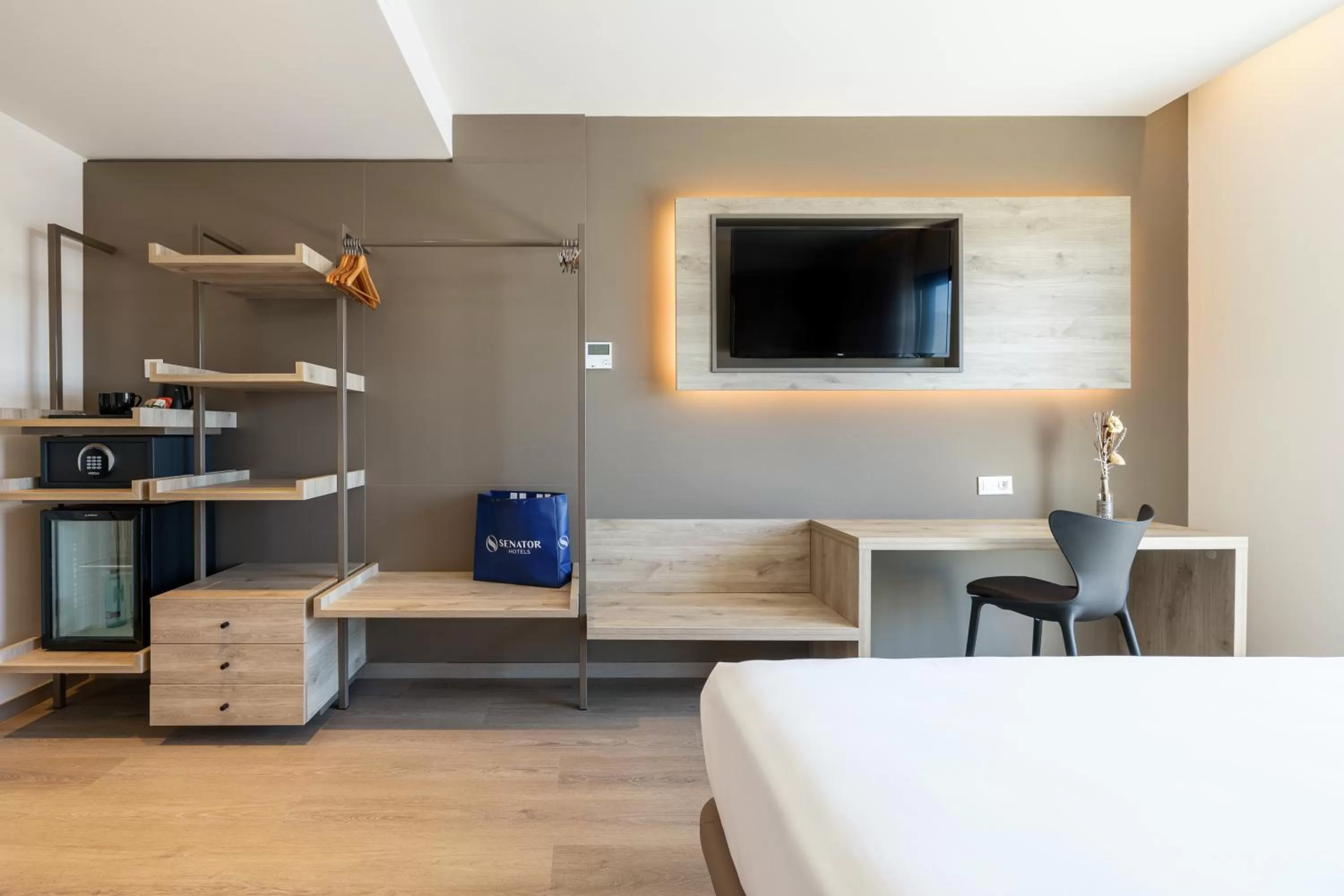 Photo of the whole room, Bed in Senator Gandia