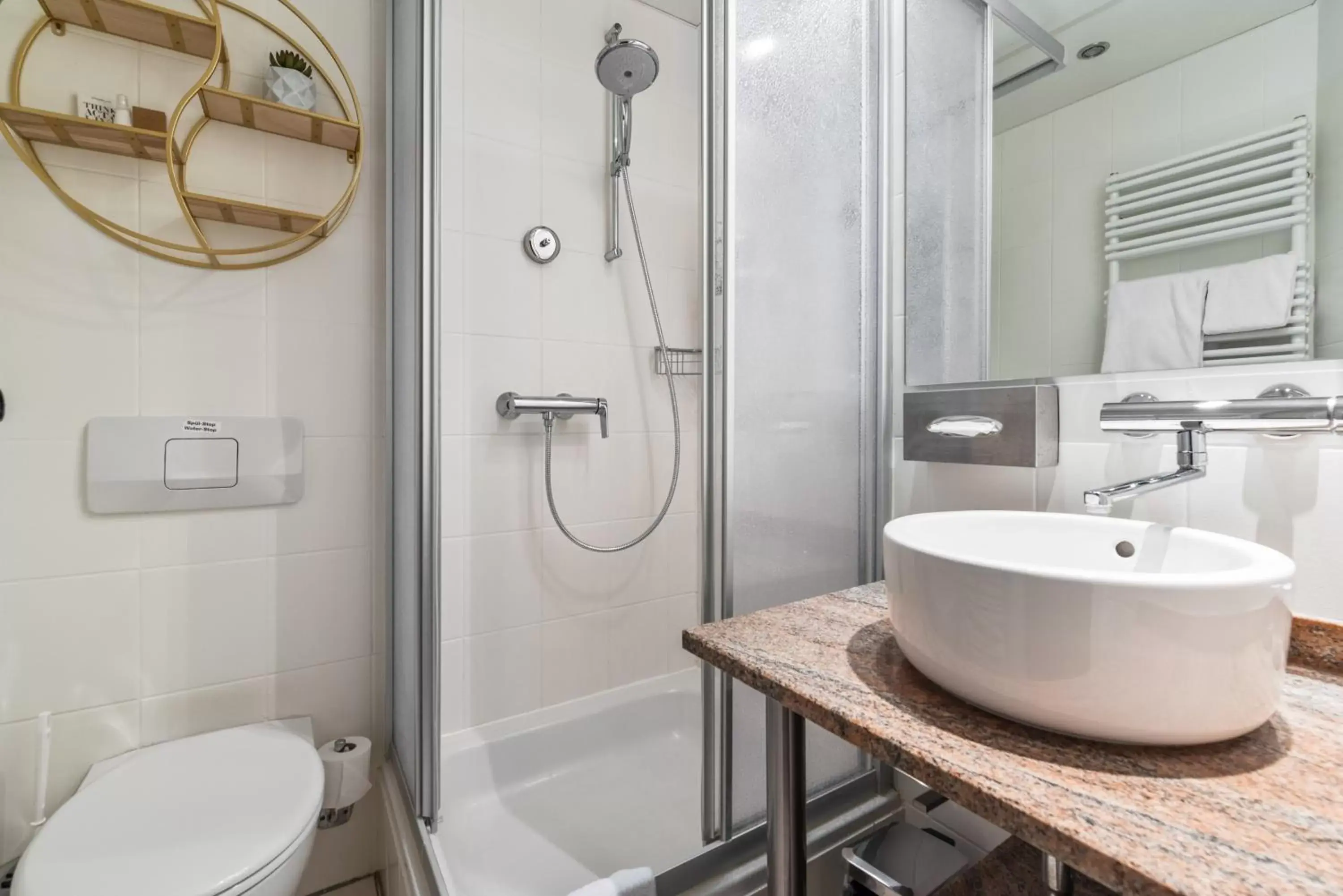 Bathroom in King's Hotel First Class