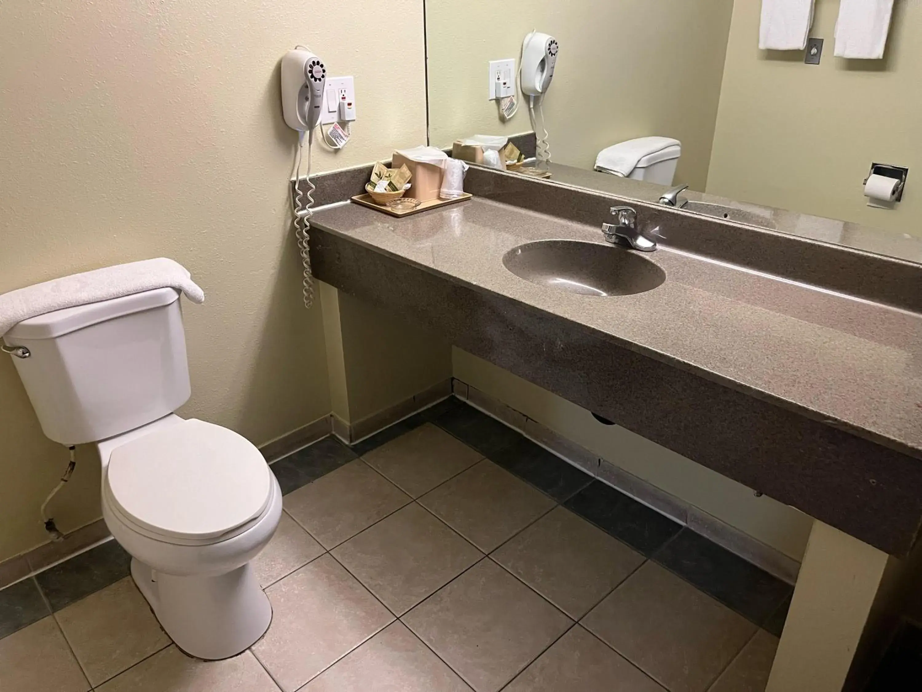Bathroom in Rivera Motel - Pico Rivera