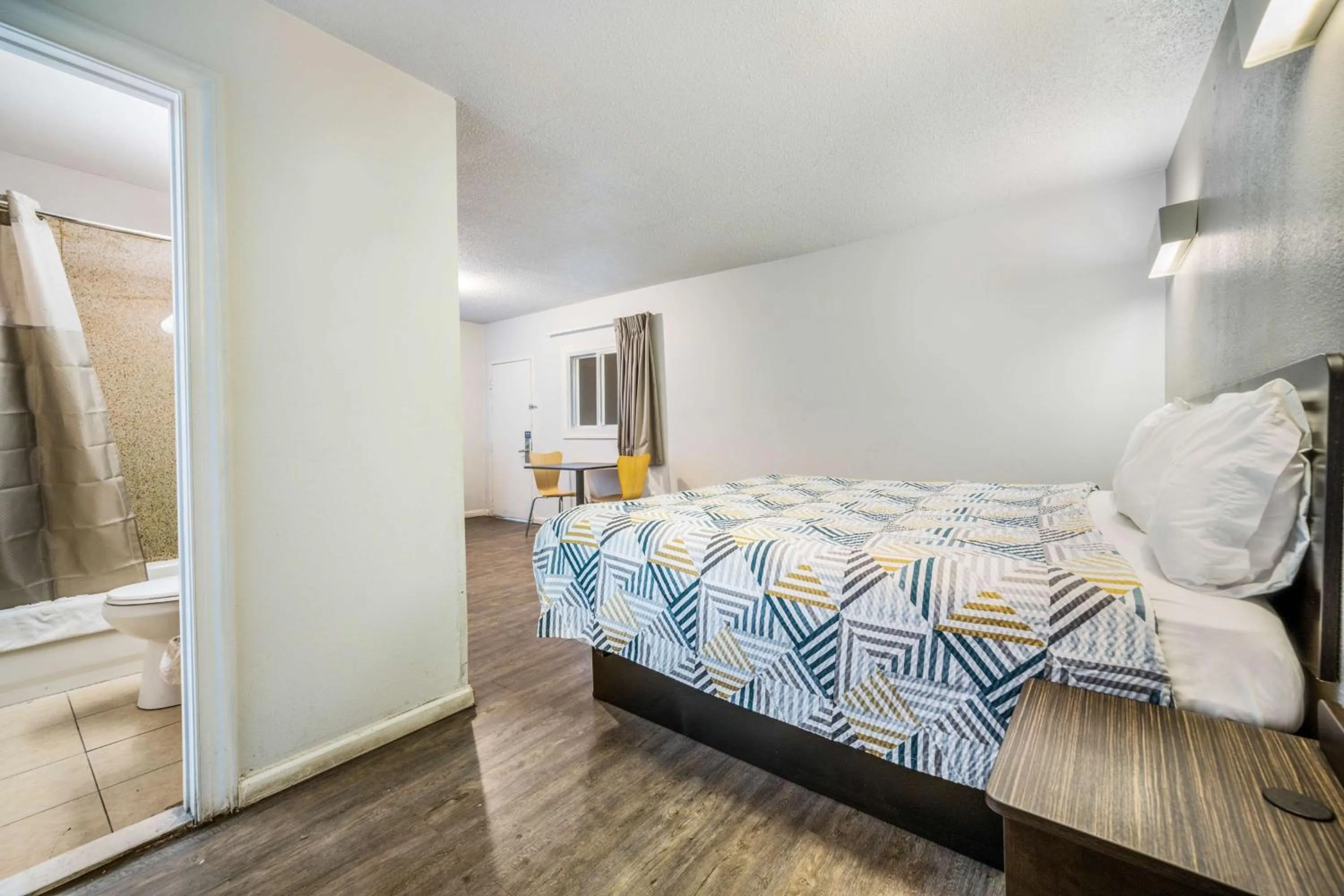 Photo of the whole room, Bed in Motel 6-Toms River, NJ