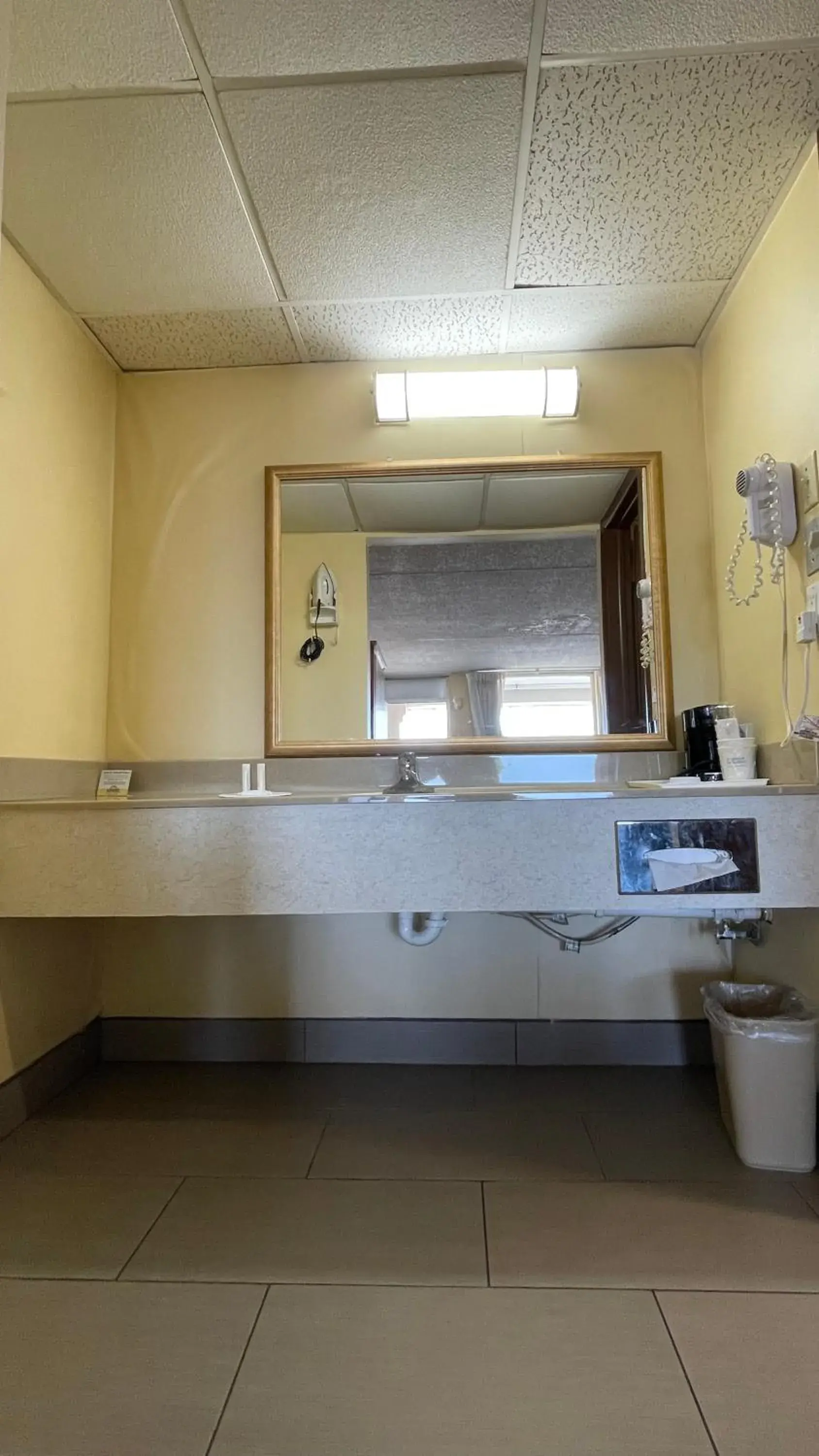 Bathroom, Kitchen/Kitchenette in Days Inn by Wyndham Salina South