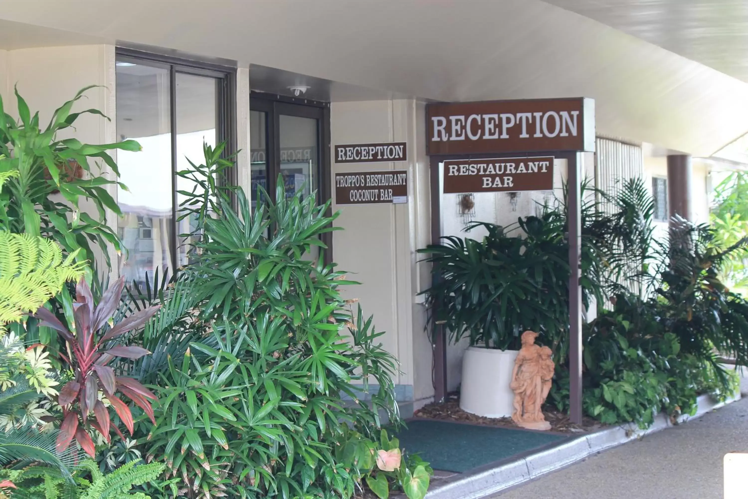 Lobby or reception in Glenmore Palms Motel