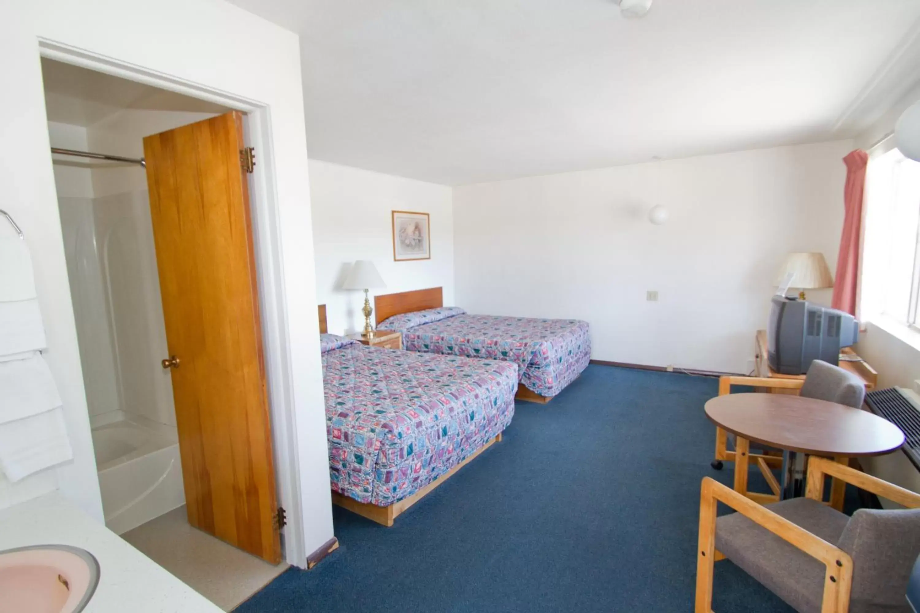 Photo of the whole room, Bed in Brooks St. Motor Inn