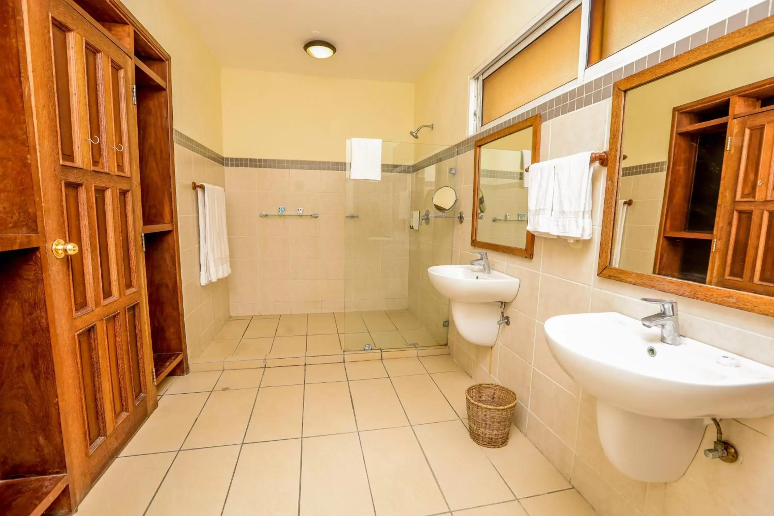 Bathroom in CityBlue Creekside Hotel & Suites