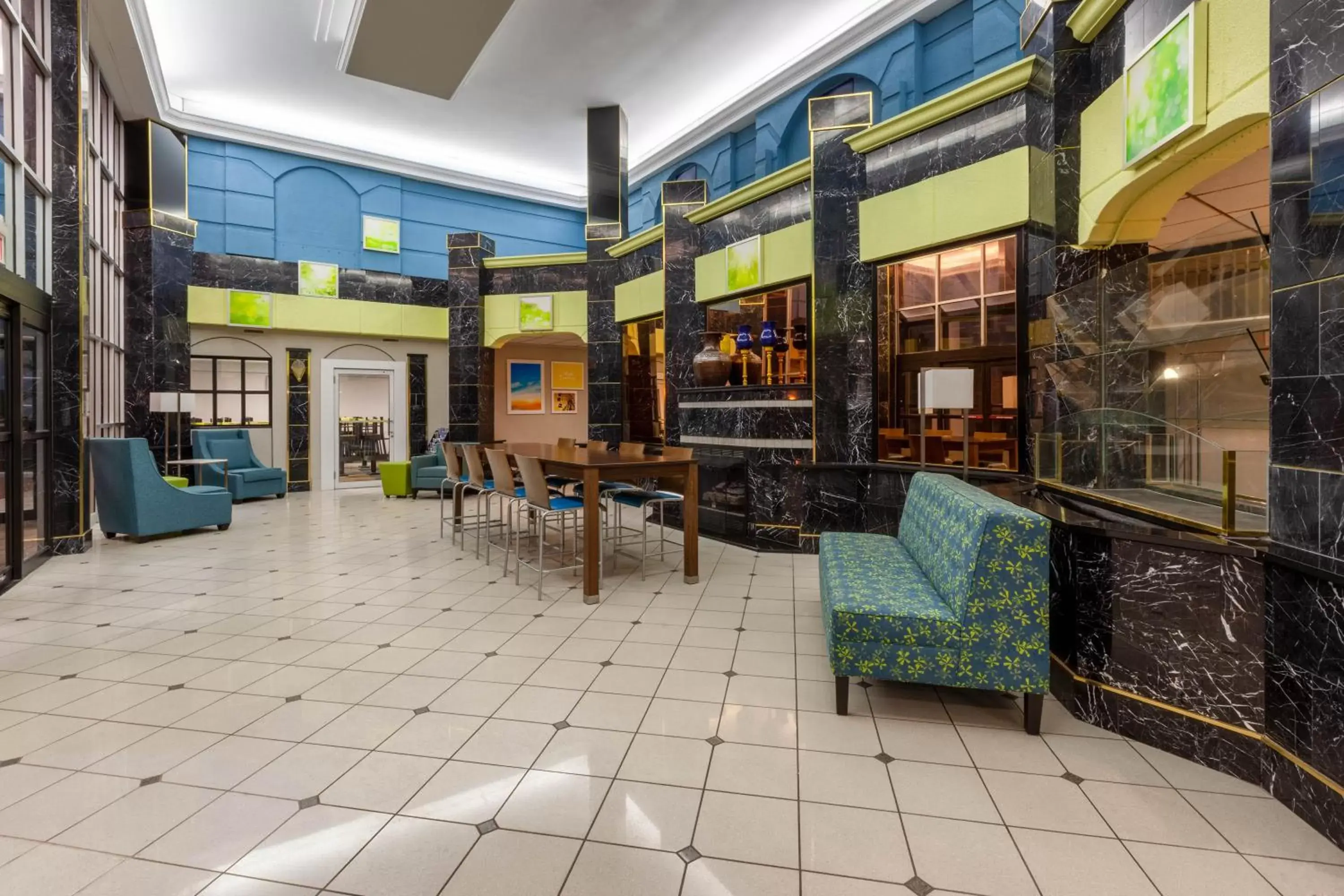Lobby or reception, Restaurant/Places to Eat in Days Inn by Wyndham Sandusky Cedar Point