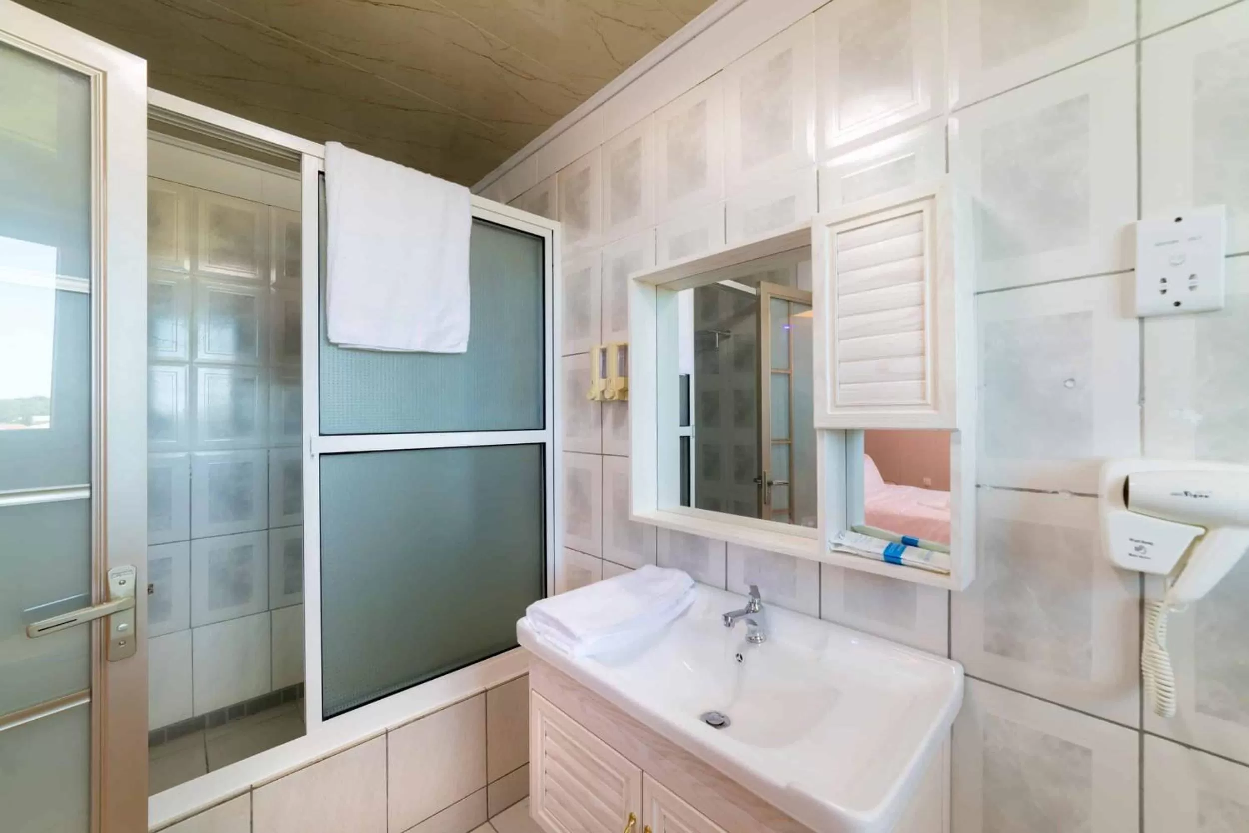 Bathroom in Riverside Hotel