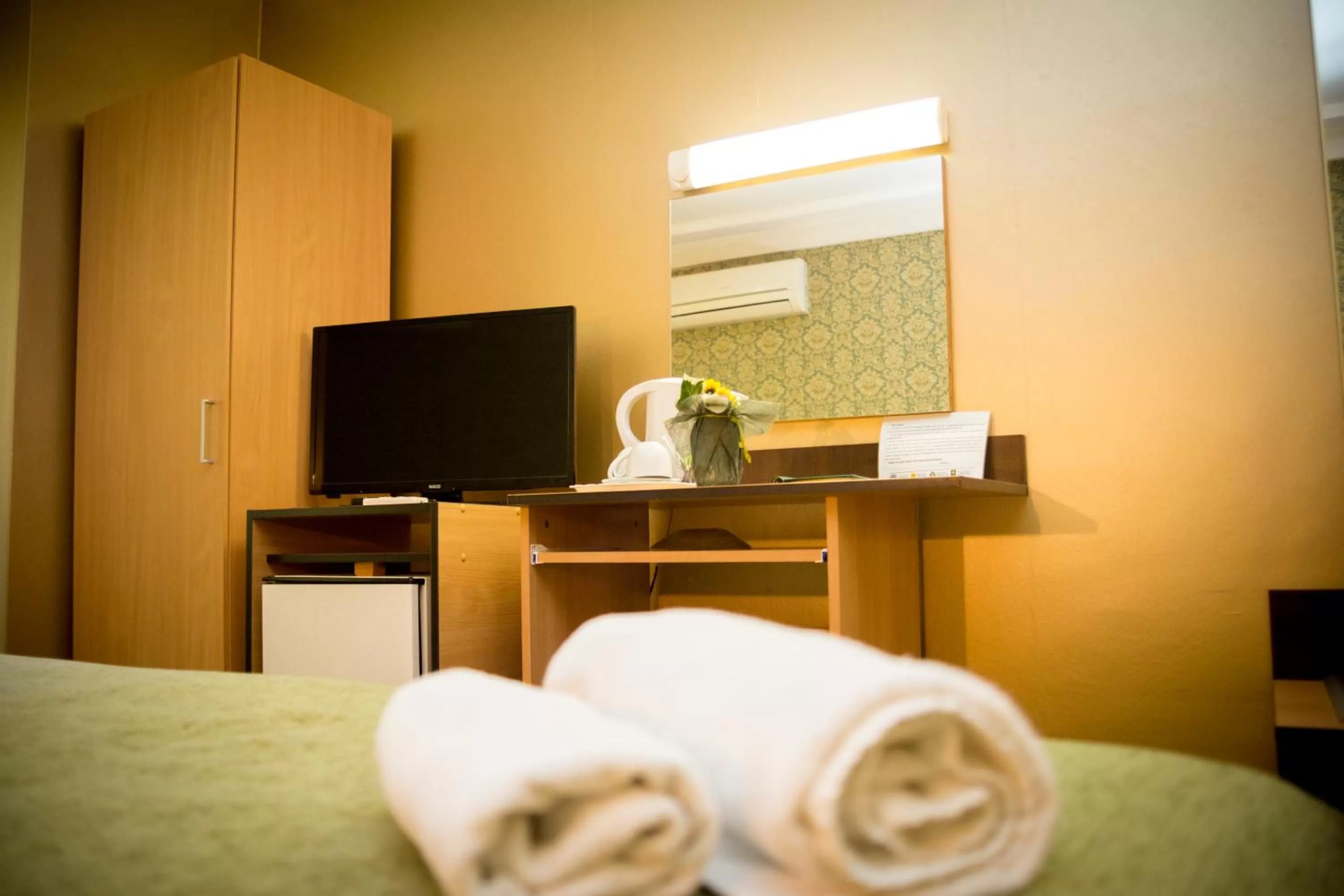 TV and multimedia, Bed in Noviz Hotel