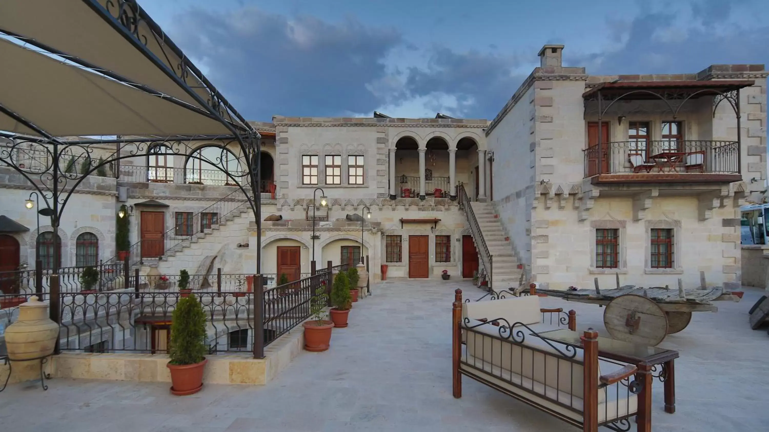 Balcony/Terrace, Property Building in Harman Cave Hotel