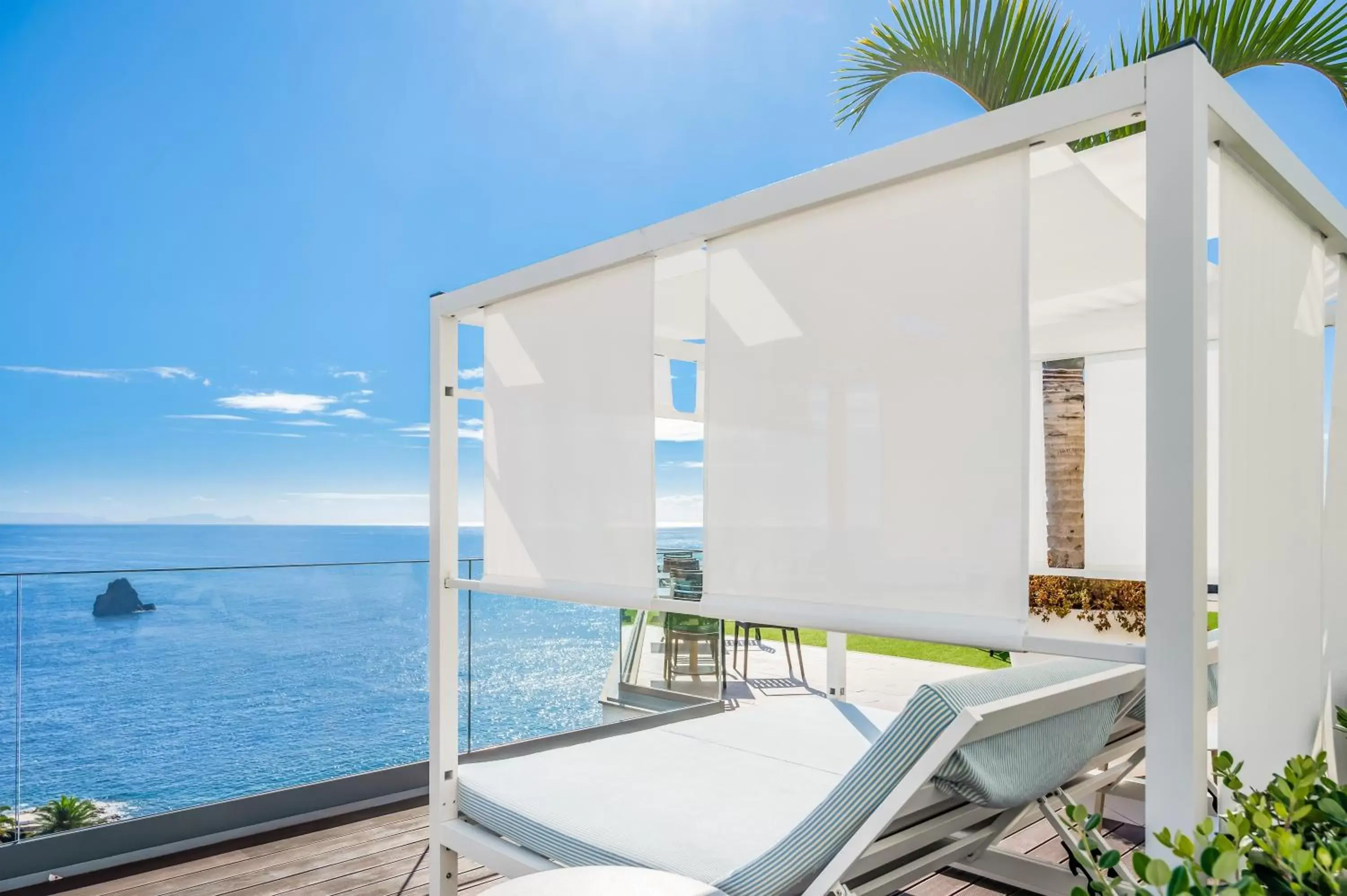 Balcony/Terrace, Bathroom in Hotel Baia Azul