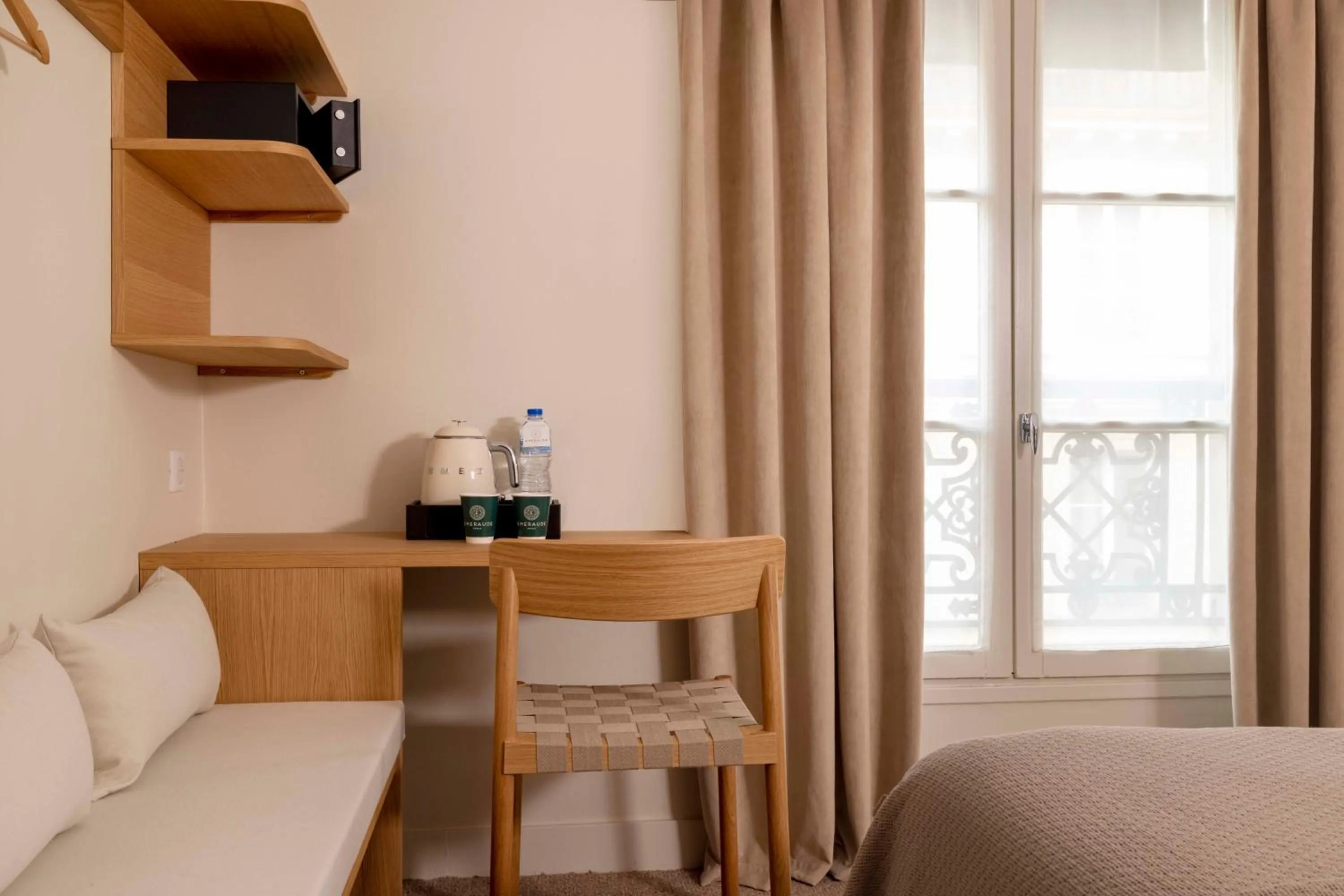 Coffee/tea facilities, Bed in Hôtel Joe M