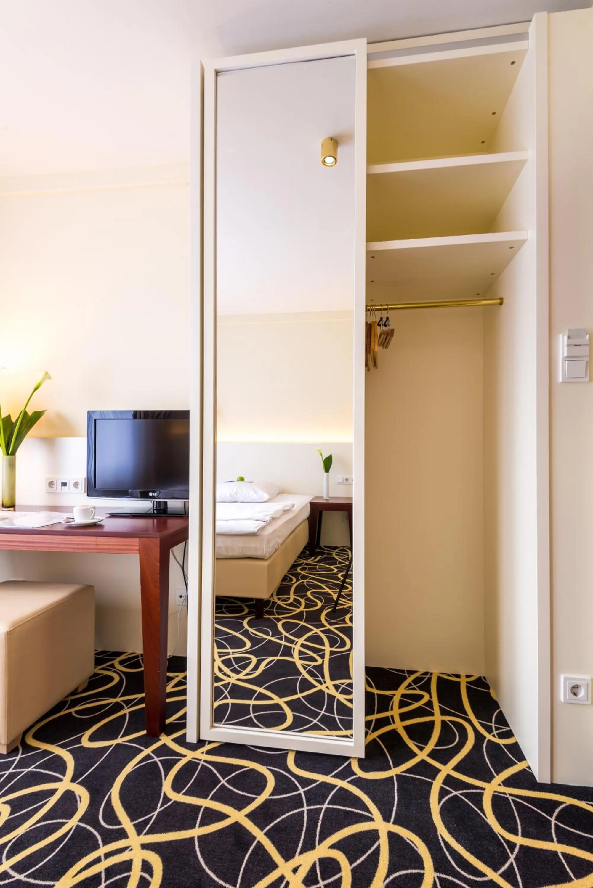 Photo of the whole room, Bed in relexa hotel Stuttgarter Hof