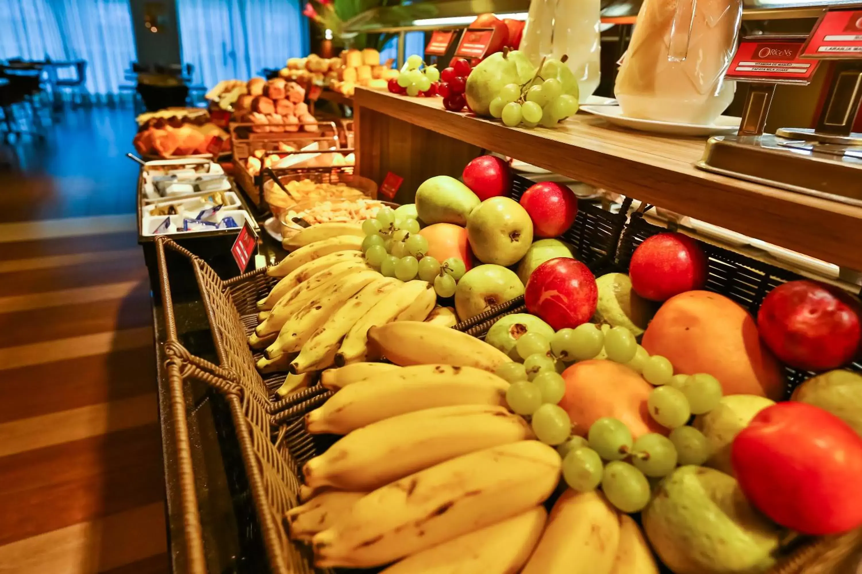 Buffet breakfast in Quality Hotel & Suites Brasília