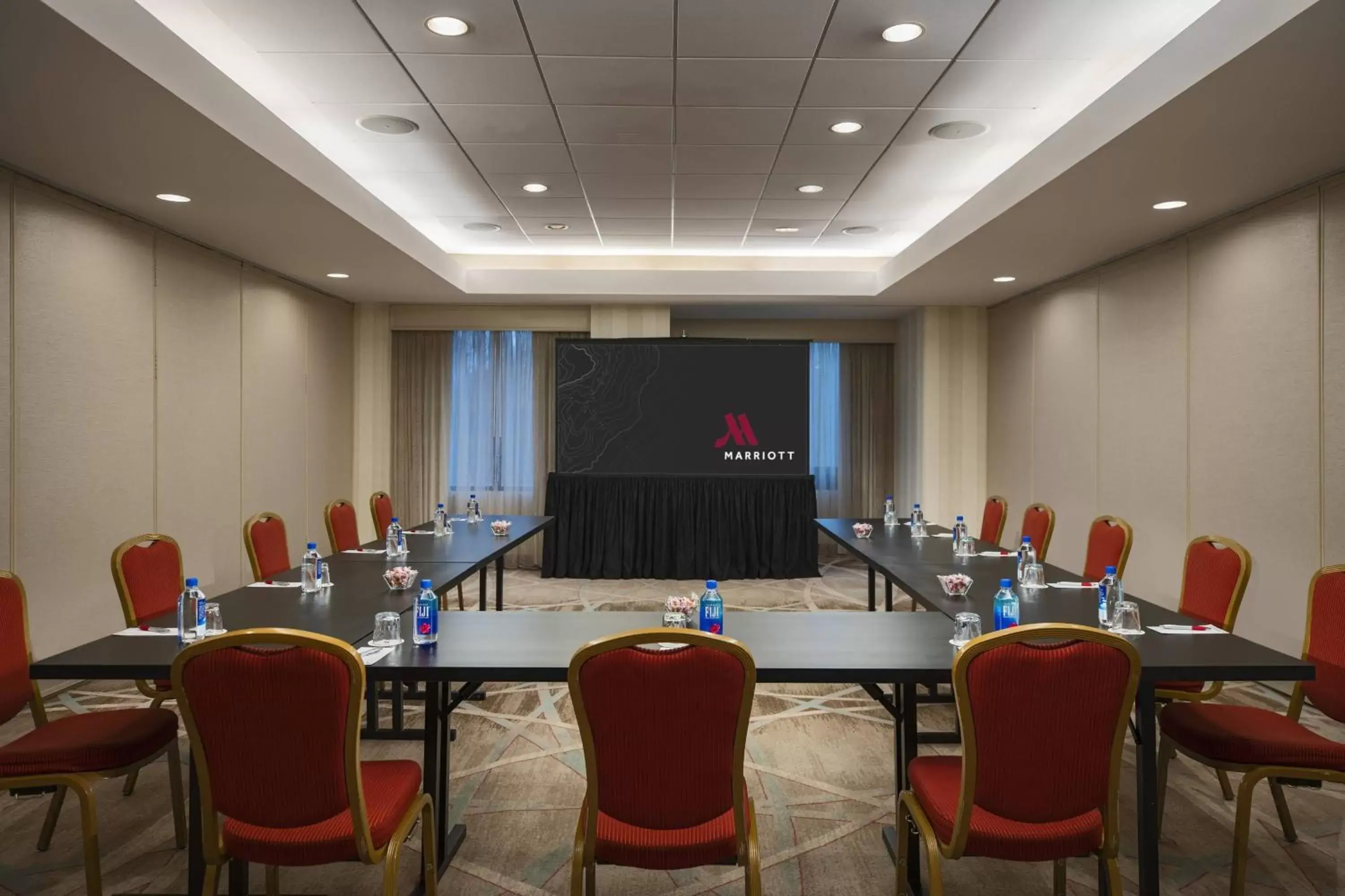 Meeting/conference room in Washington Dulles Marriott Suites