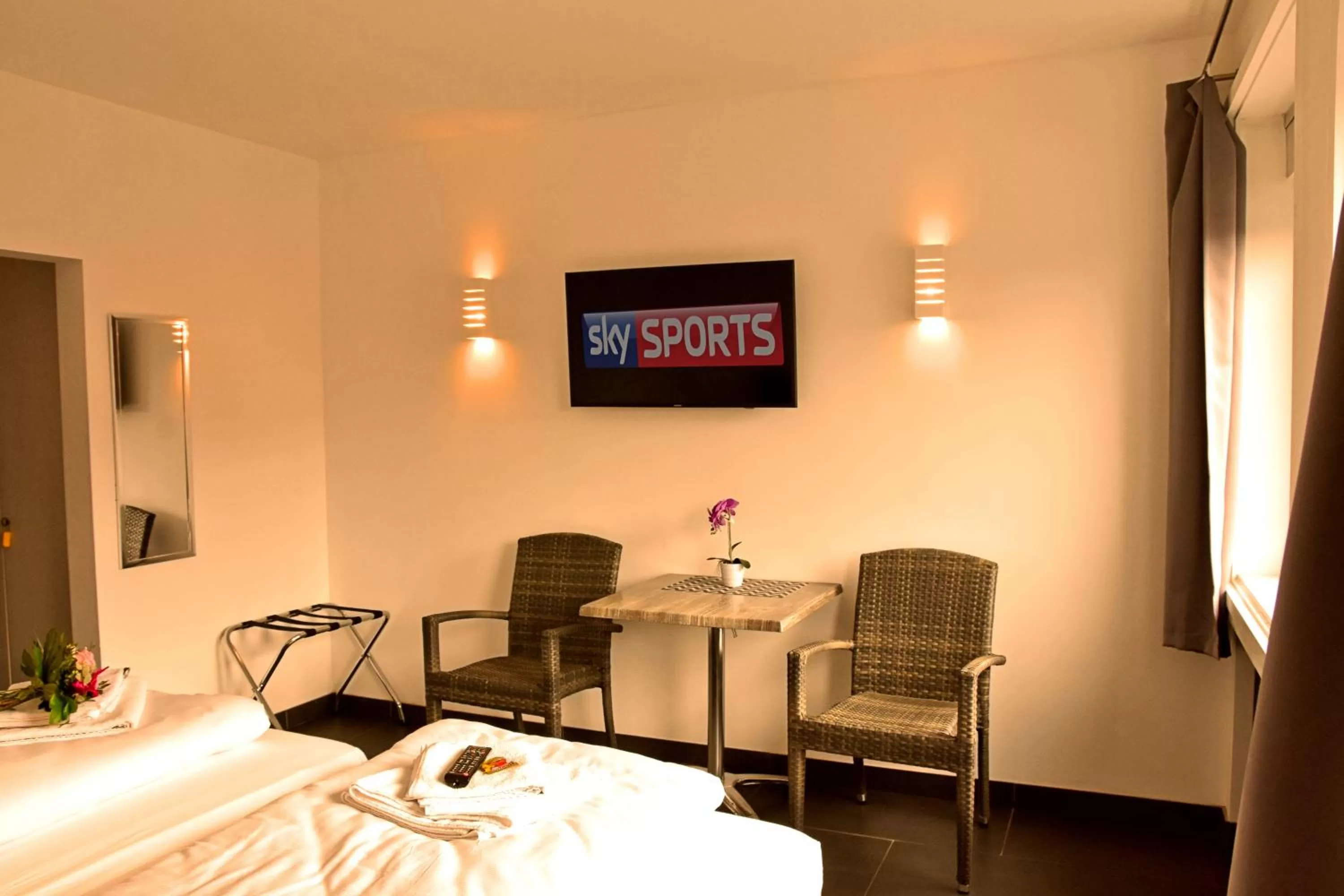 Living room, Bed in Hotel Walsroder Hof