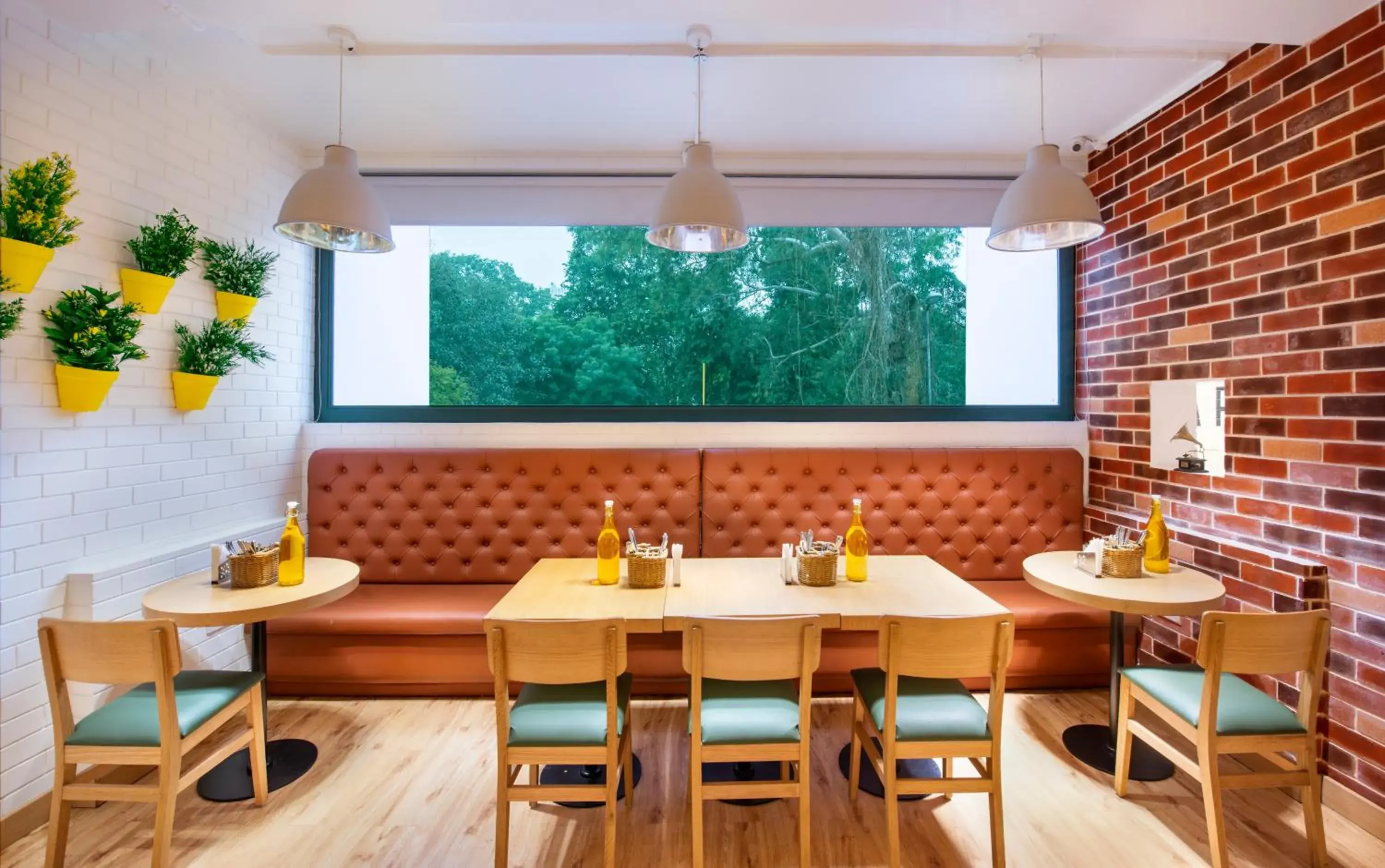 Restaurant/places to eat in bloomrooms @ Janpath Restaurant/places to eat in bloomrooms @ Janpath