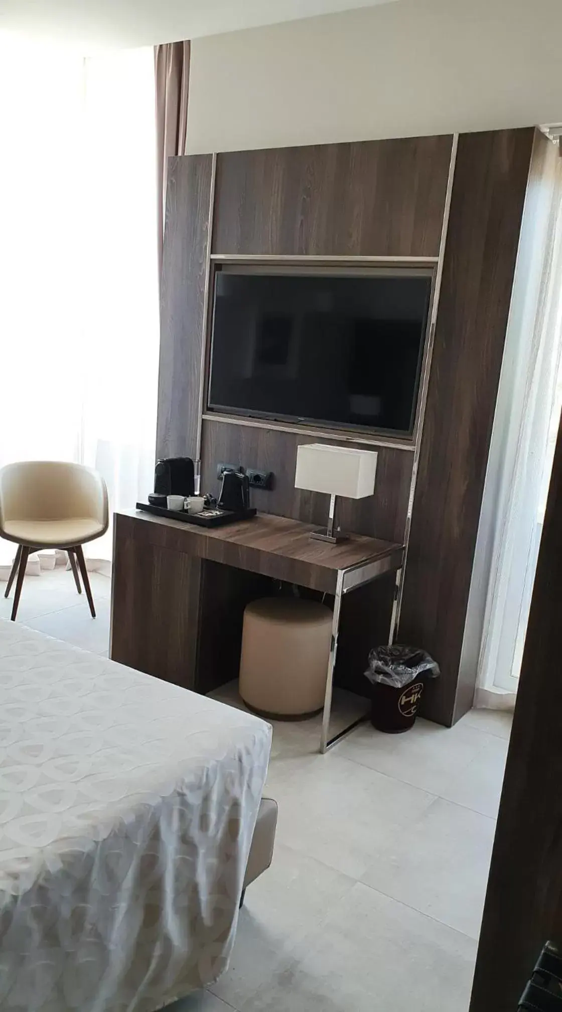 Bedroom, TV/Entertainment Center in Hotel Kuma