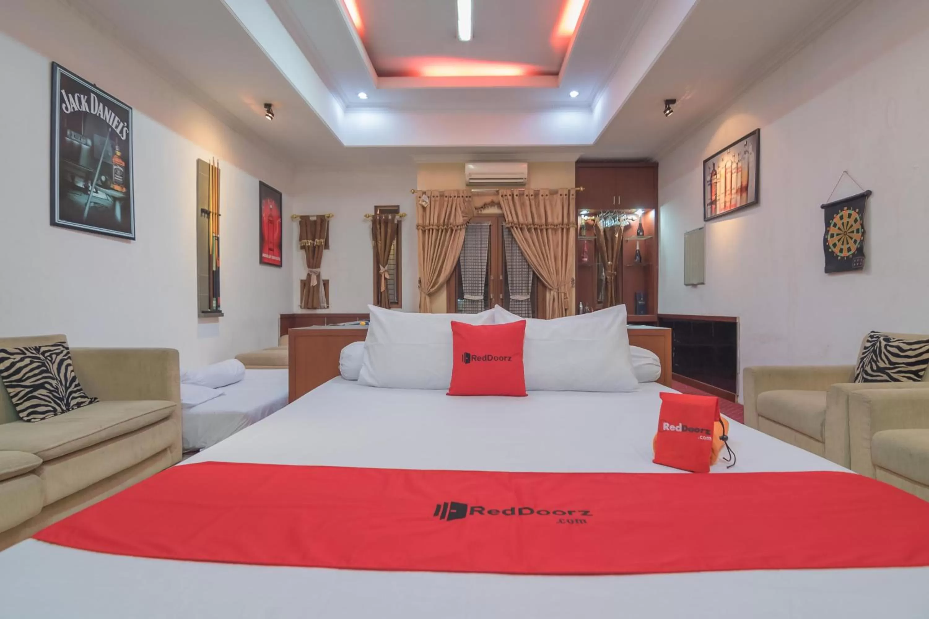 Bedroom, Bed in RedDoorz Syariah near Margahayu Raya