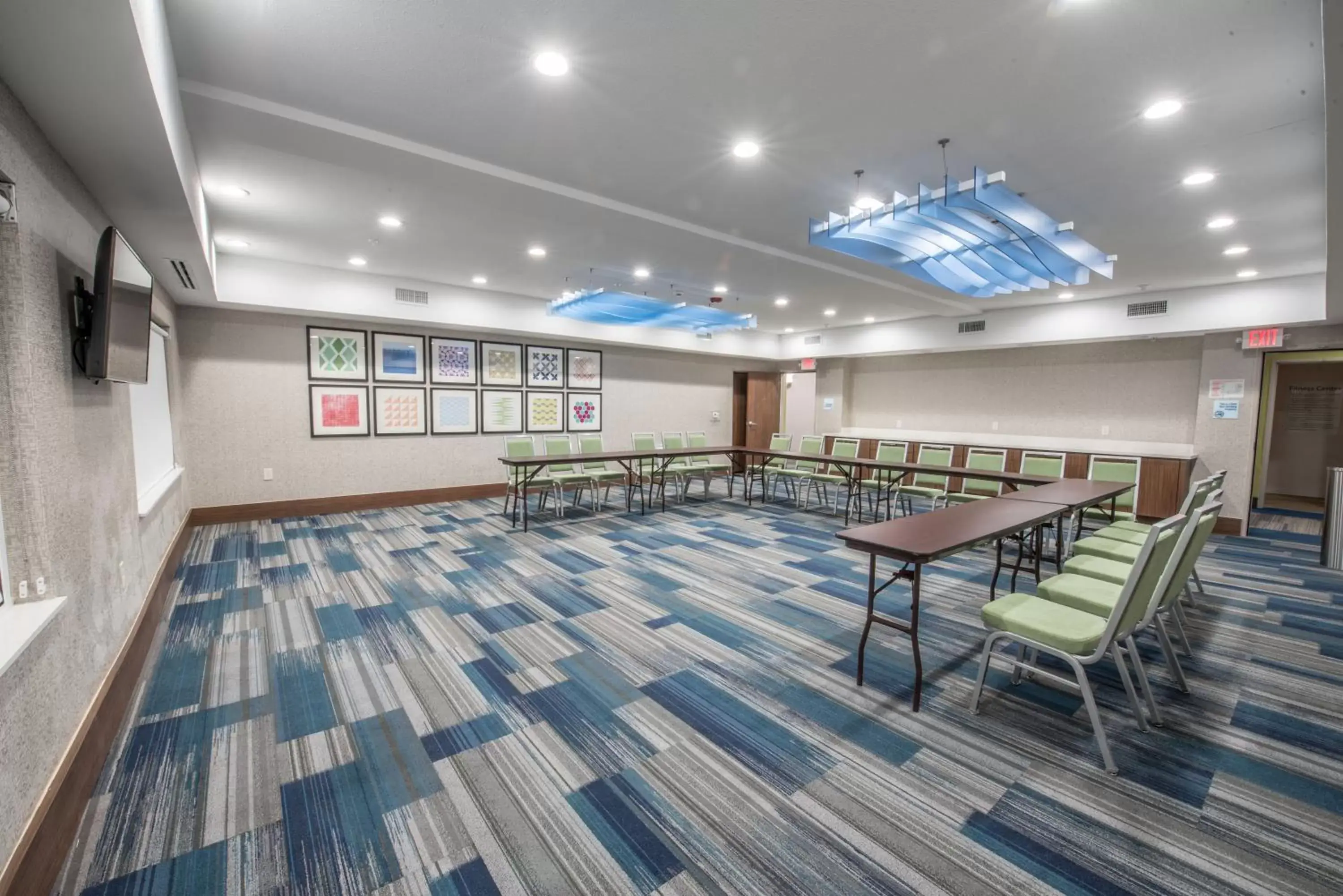 Meeting/conference room in Holiday Inn Express & Suites - Houston Westchase - Westheimer, an IHG Hotel