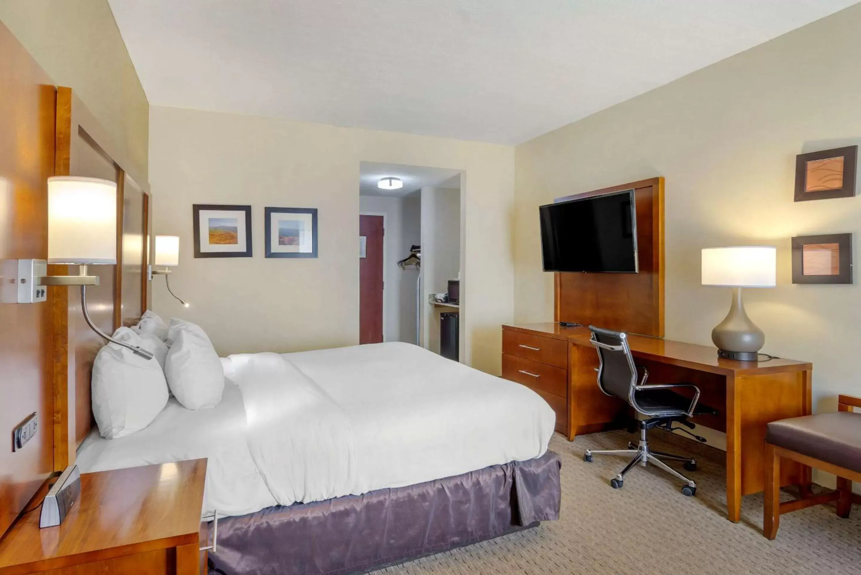 Photo of the whole room, Bed in Comfort Inn Columbus Near Fort Moore