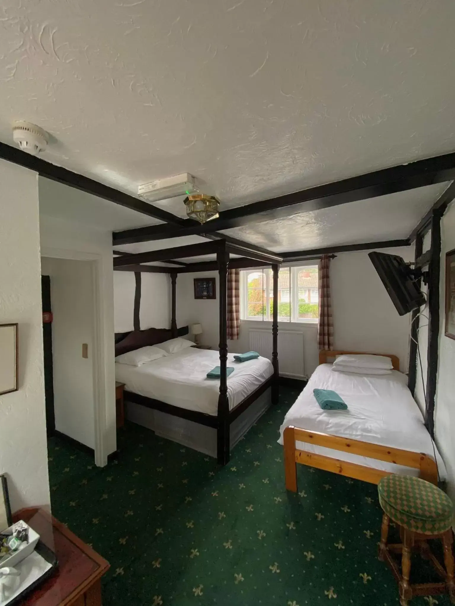 Bedroom, Bed in The King's Lodge Hotel