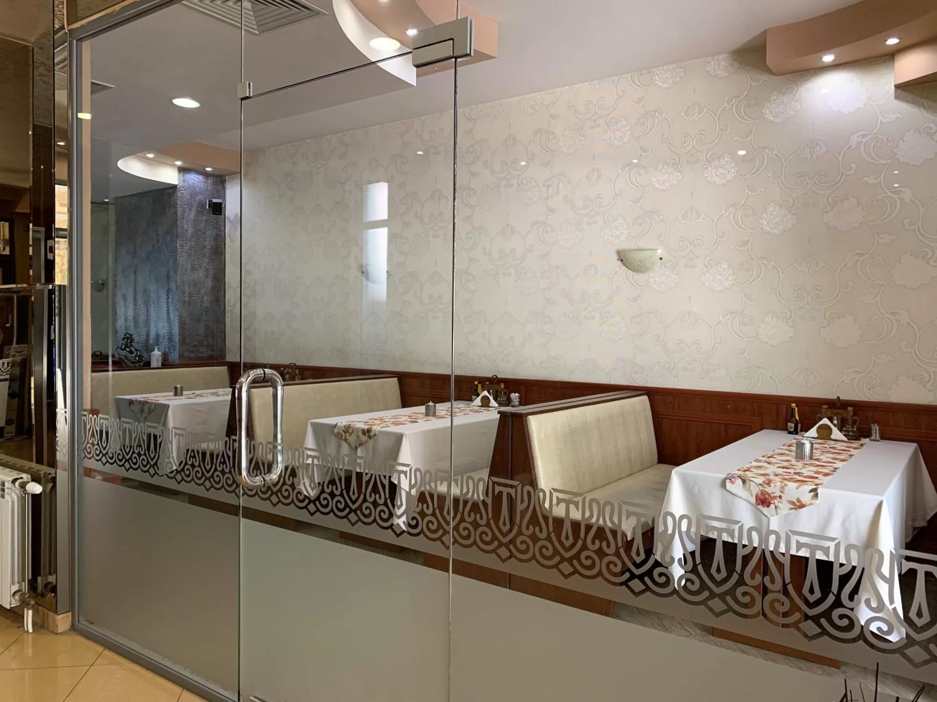 Restaurant/places to eat in Hotel Trayana