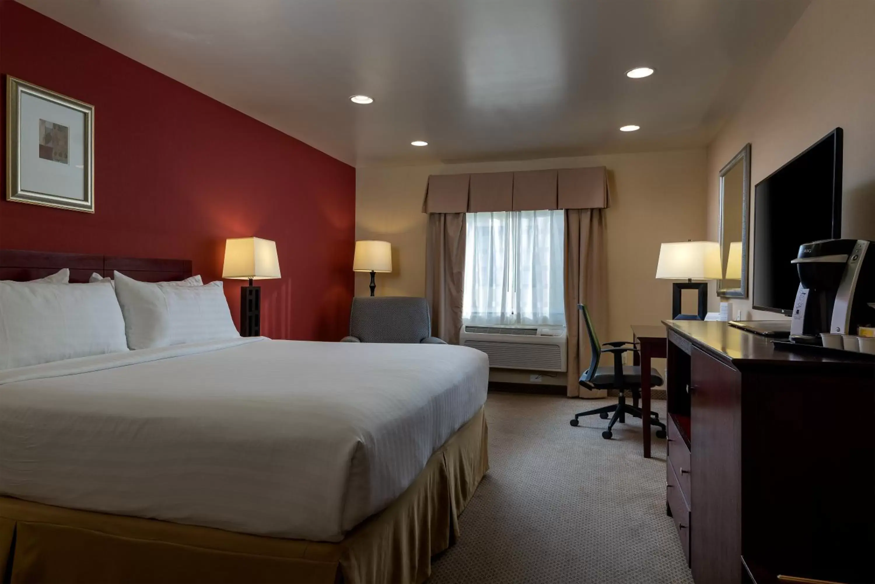 Photo of the whole room in Holiday Inn Express Hotel & Suites Los Angeles Airport Hawthorne, an IHG Hotel