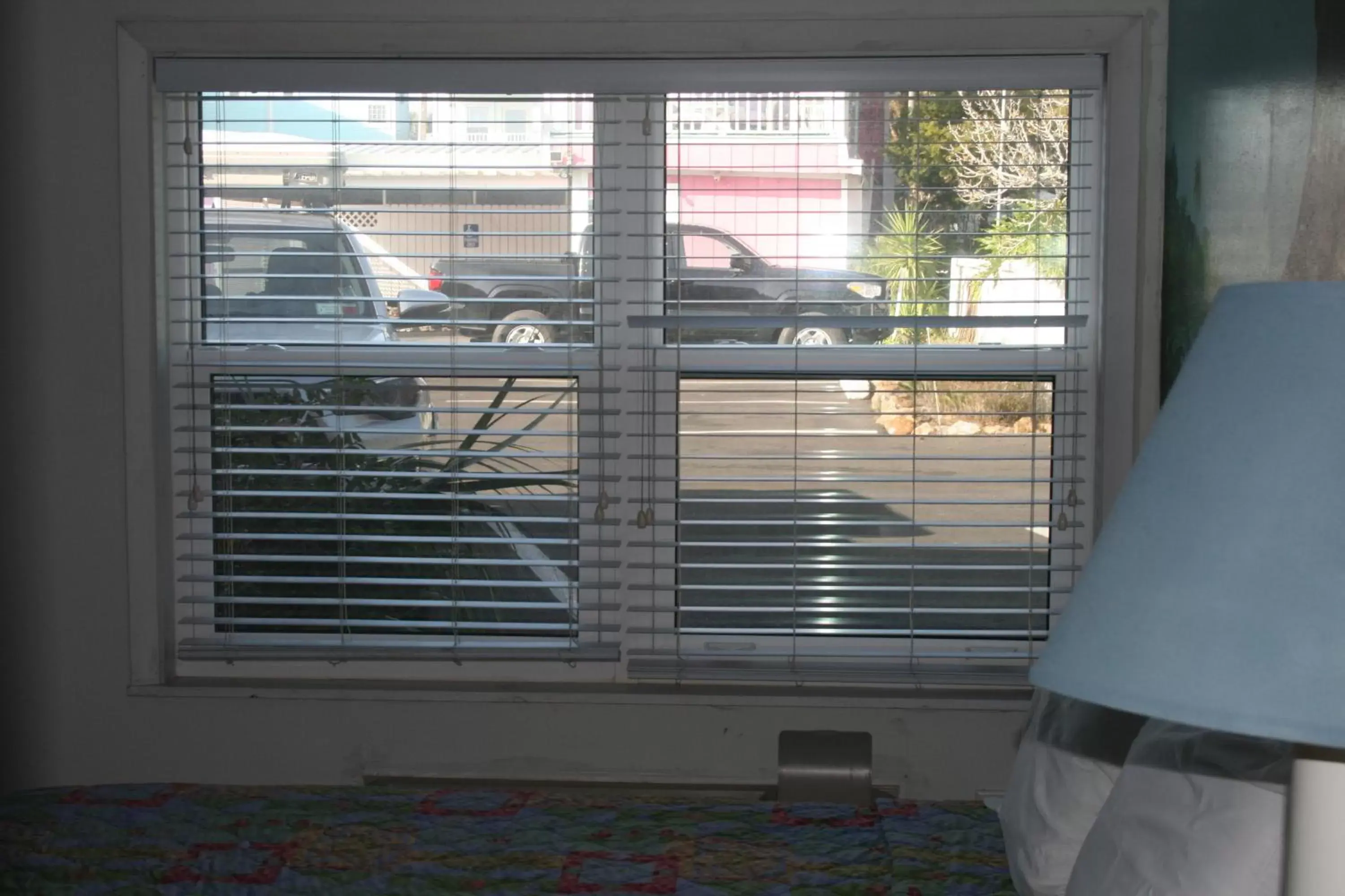 Single Queen in Beach Front Motel Cedar Key Single Queen in Beach Front Motel Cedar Key