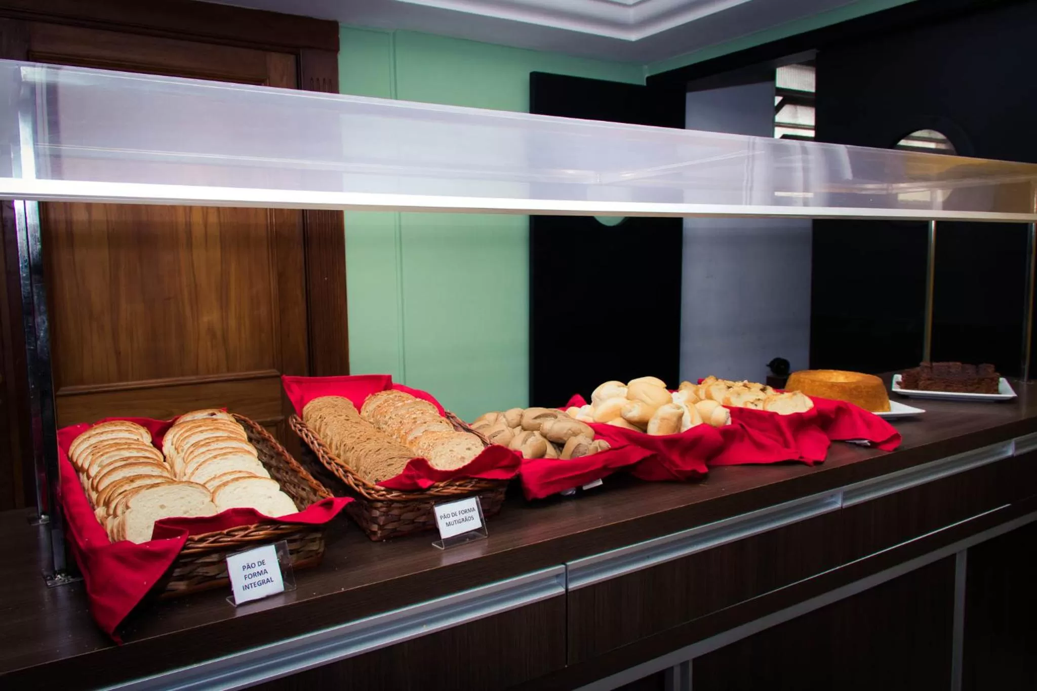 Breakfast in Embaixador Hotel & Centro de Eventos by Fast10