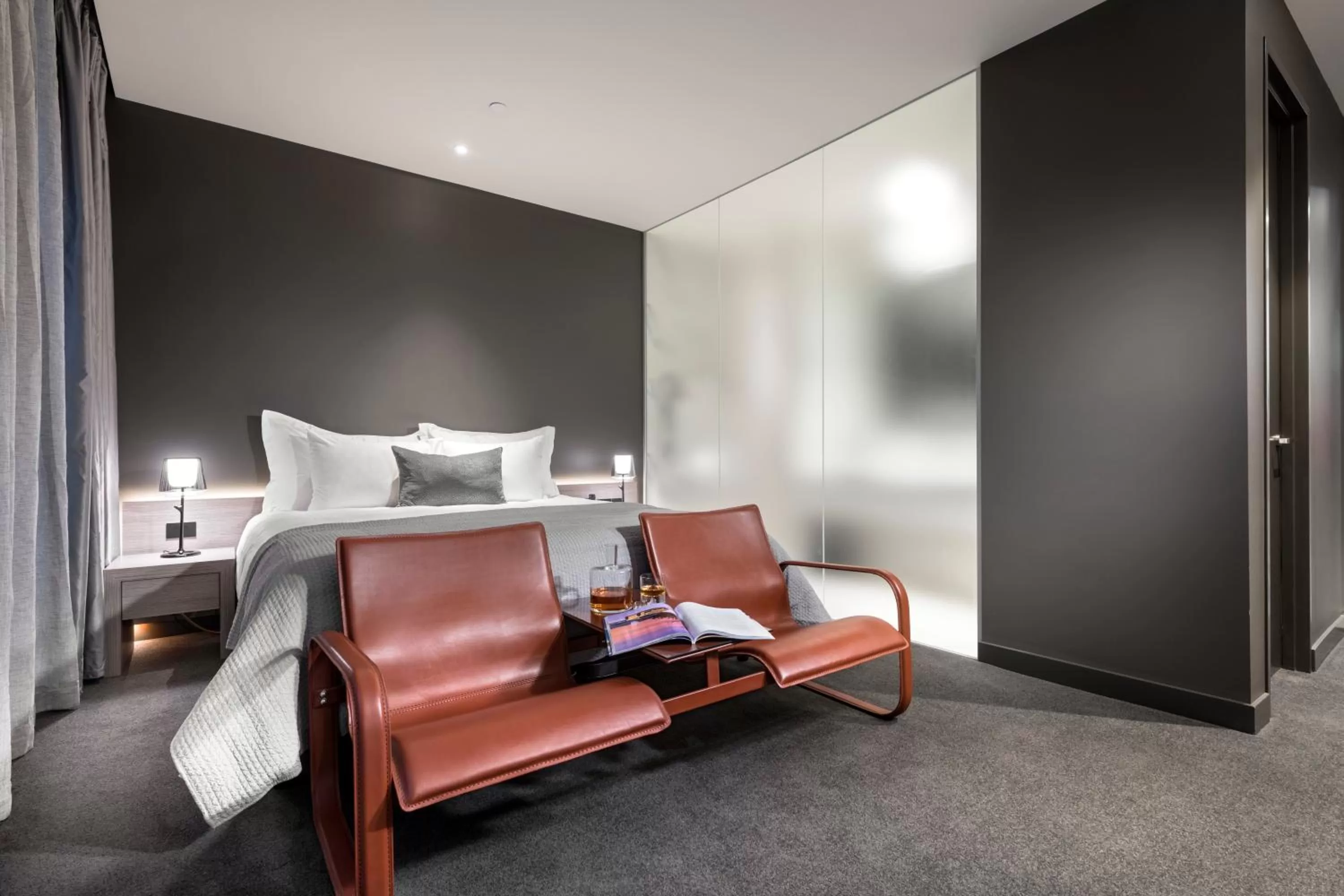 Photo of the whole room, Bed in The Melbourne Hotel