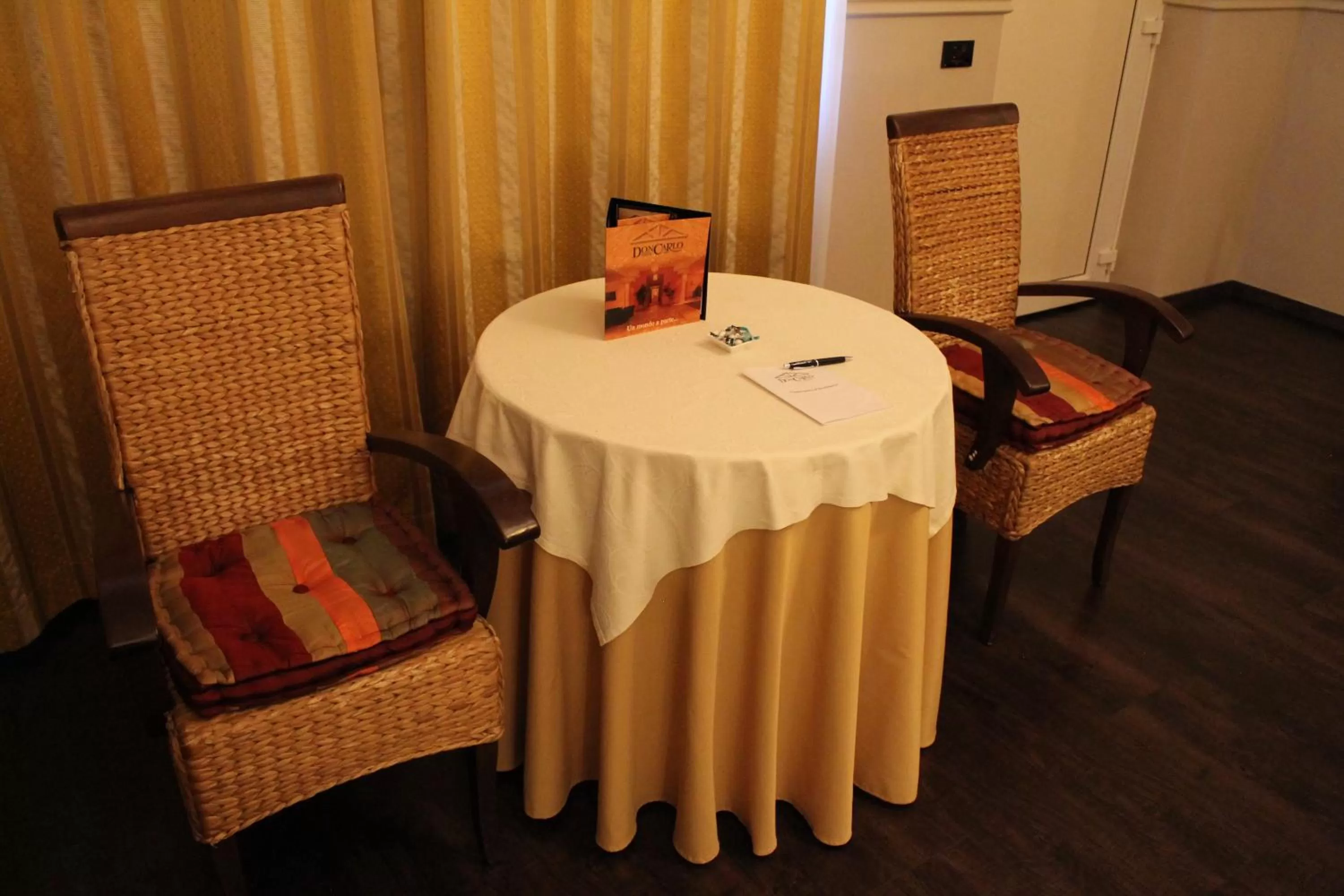 Seating area in Hotel Don Carlo