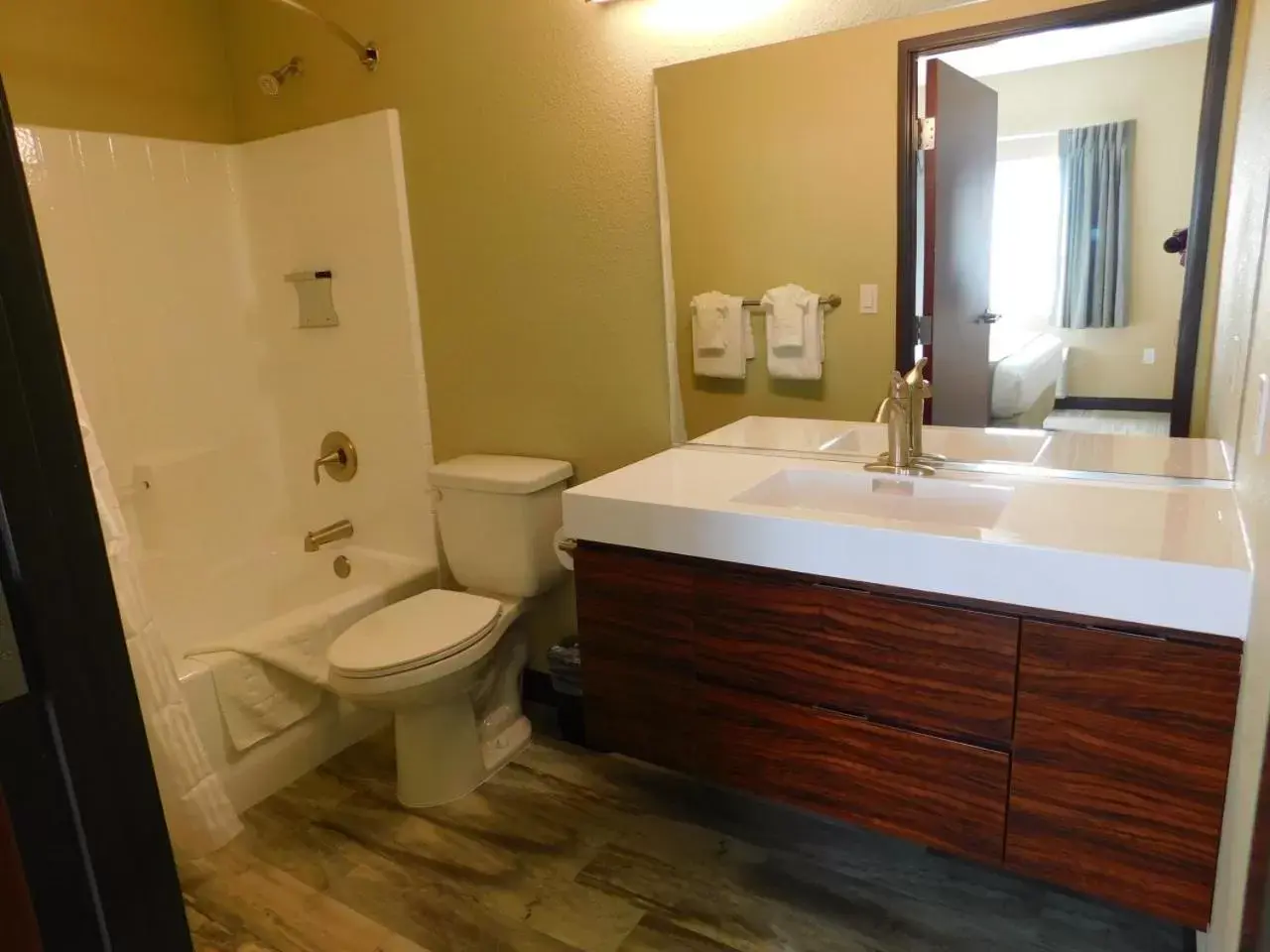 Shower, Bathroom in Island Suites