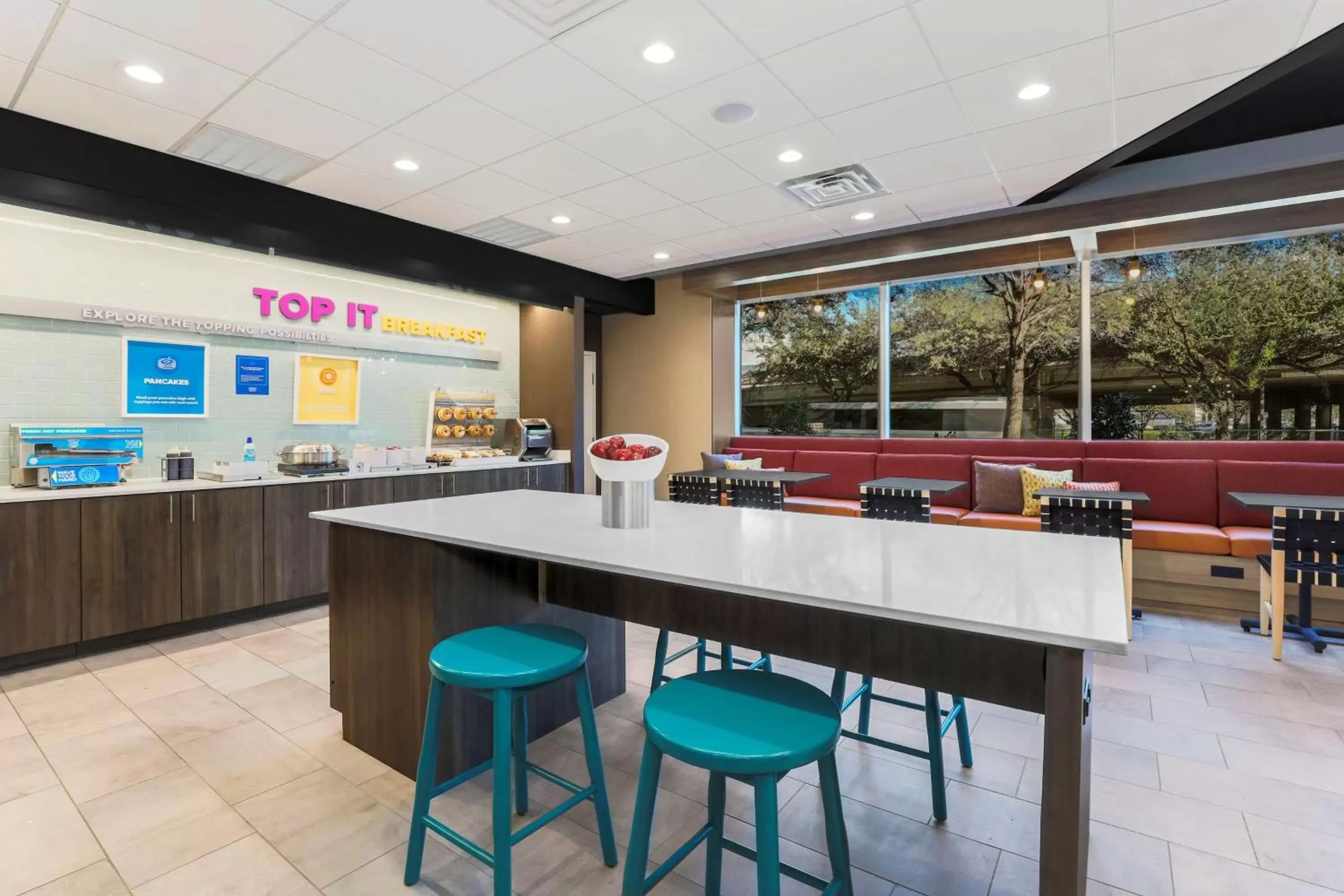 Breakfast, Restaurant/Places to Eat in Tru By Hilton Dallas Market Center