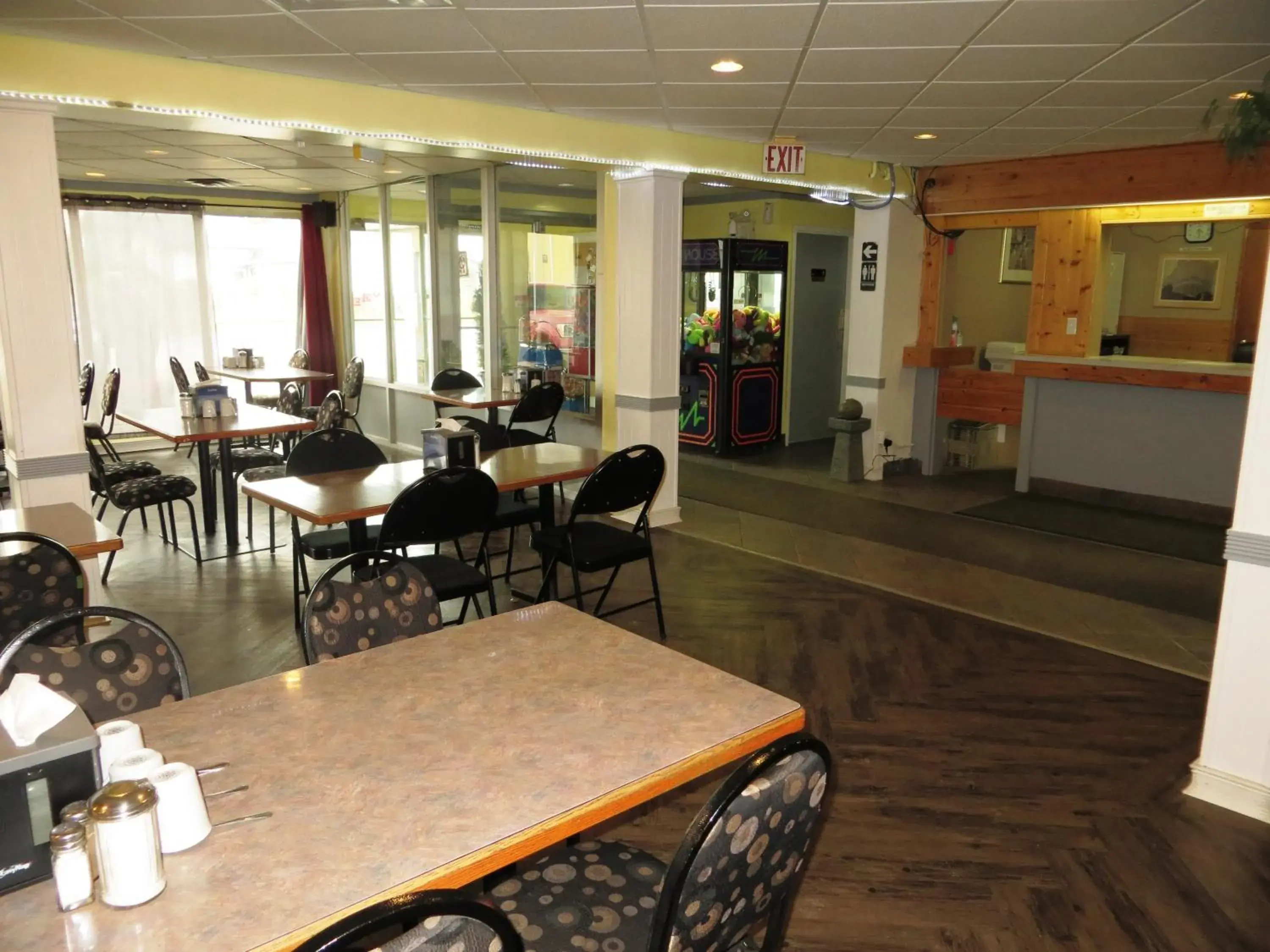 Restaurant/Places to Eat in Macklin Motor Inn