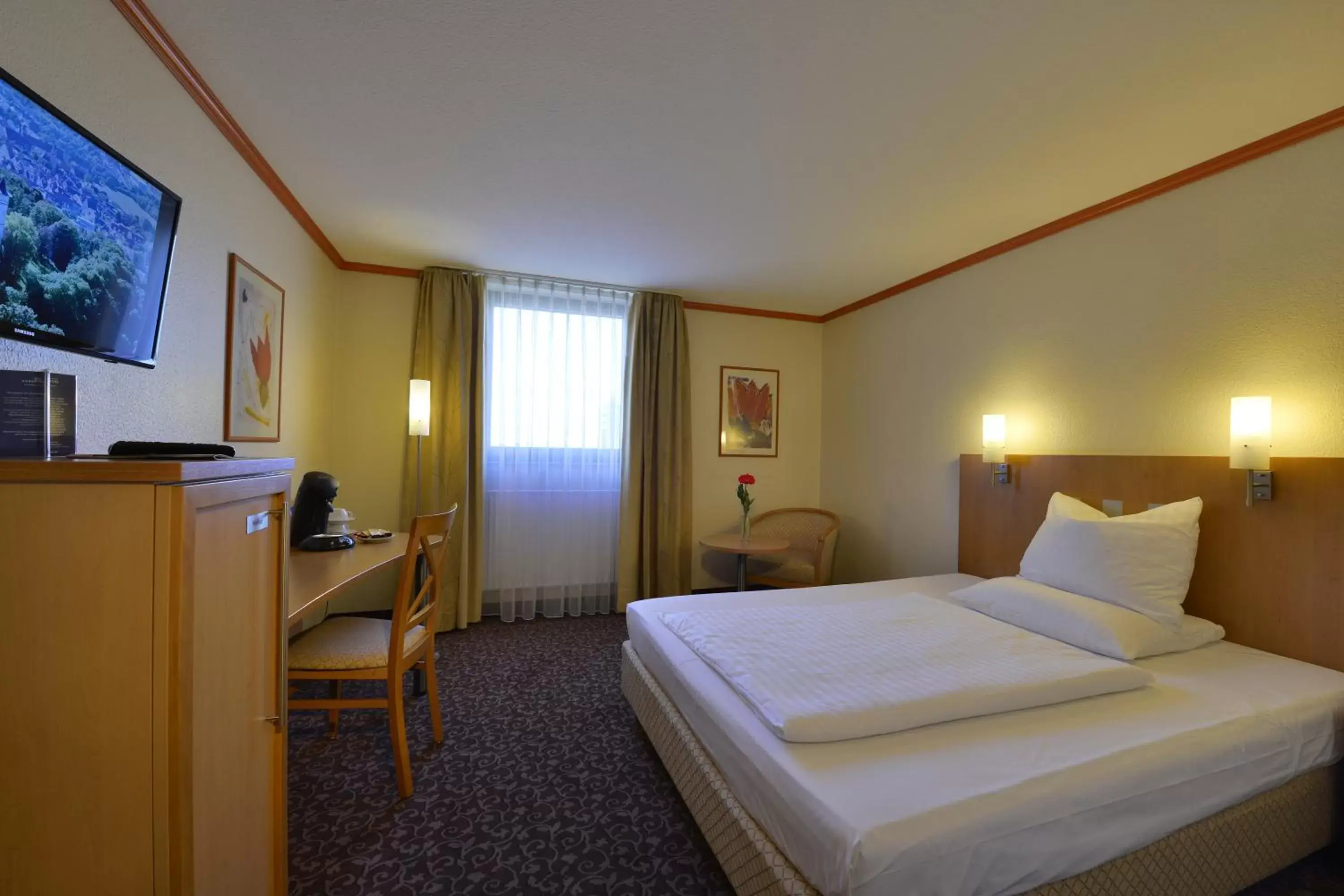 Photo of the whole room, Bed in PLAZA INN Leonberg