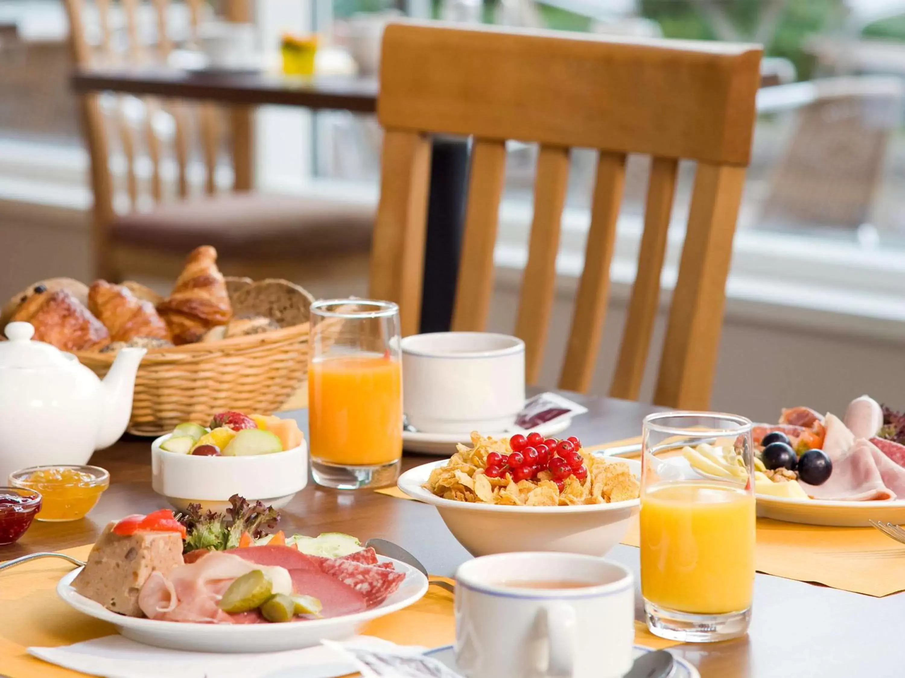 Restaurant/places to eat, Breakfast in Mercure Hotel Saarbrücken Süd