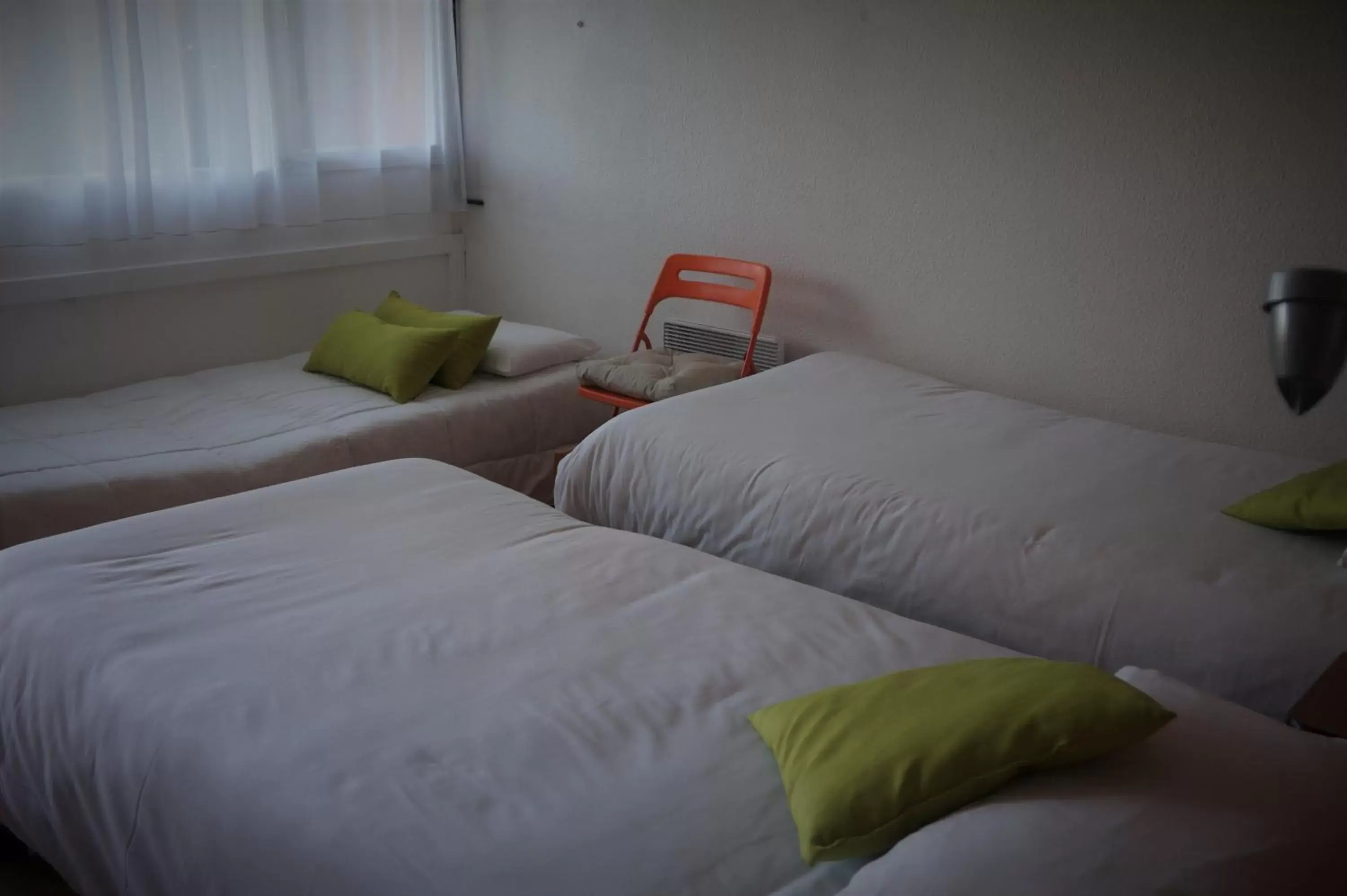 Photo of the whole room, Bed in Hôtel Belleville, Villefranche-sur-Saône Nord (Ex Inter-Hotel)