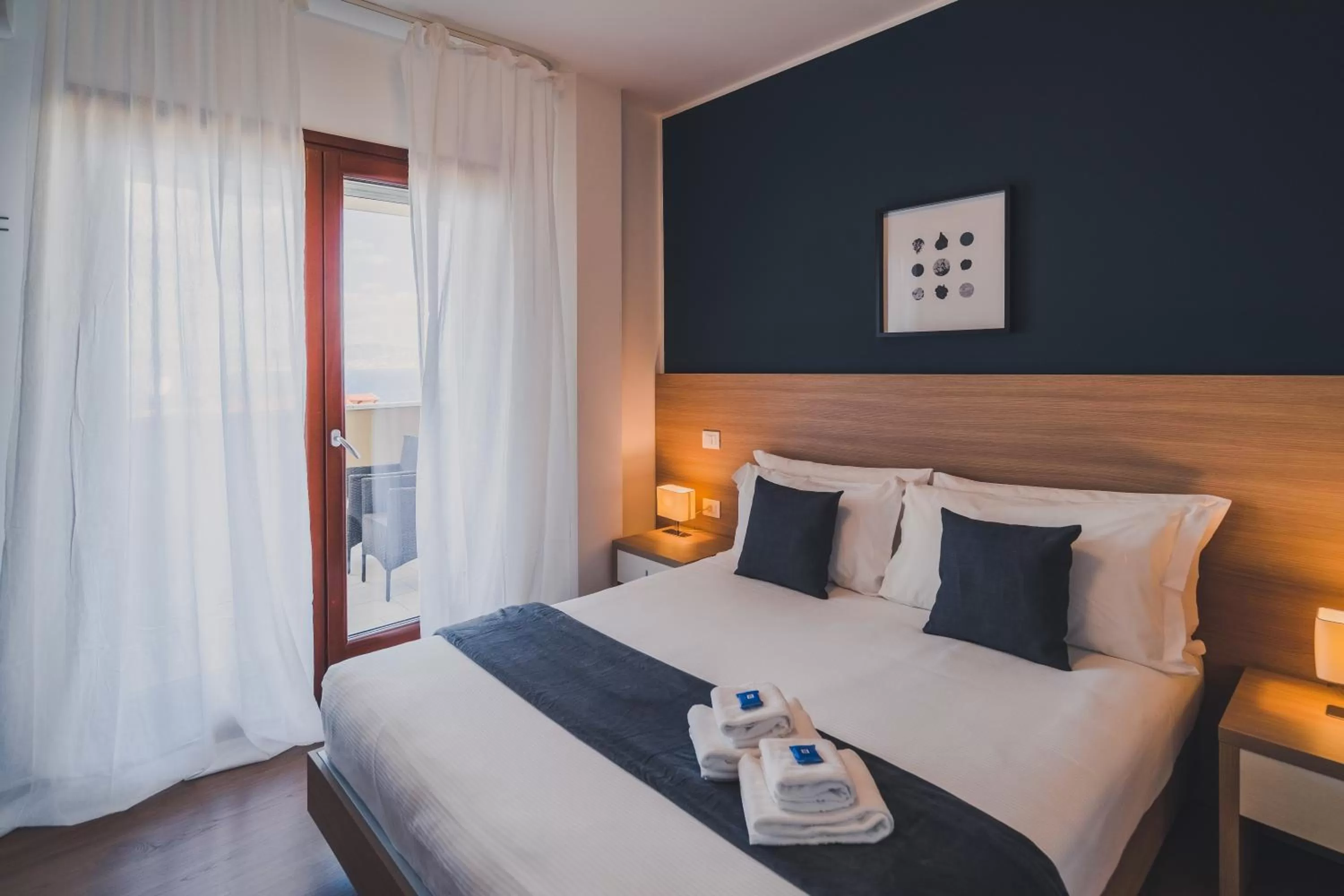 Photo of the whole room, Bed in Trip Room & Breakfast