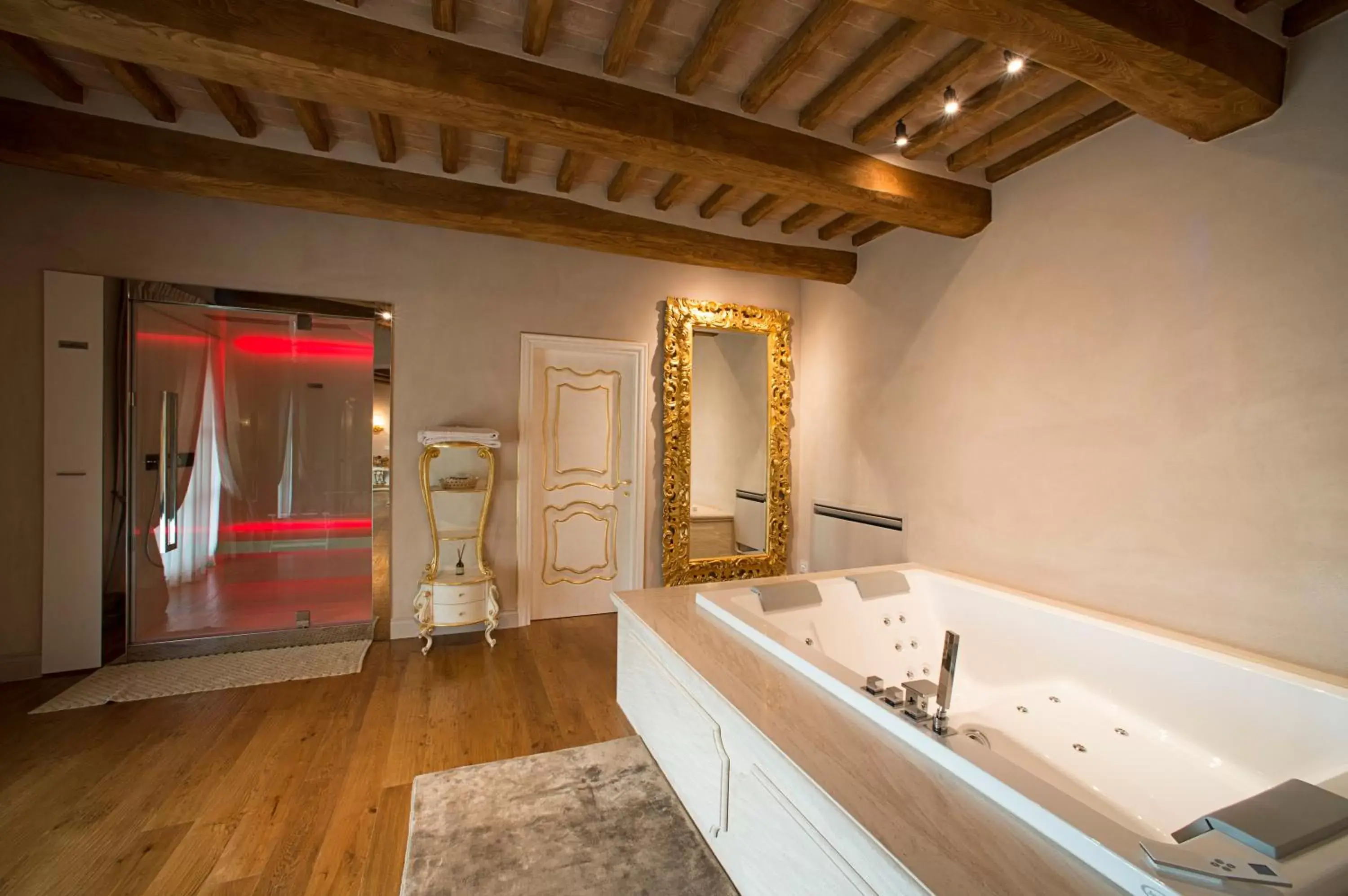 Hot Tub, Bathroom in Relais La Corte dei Papi