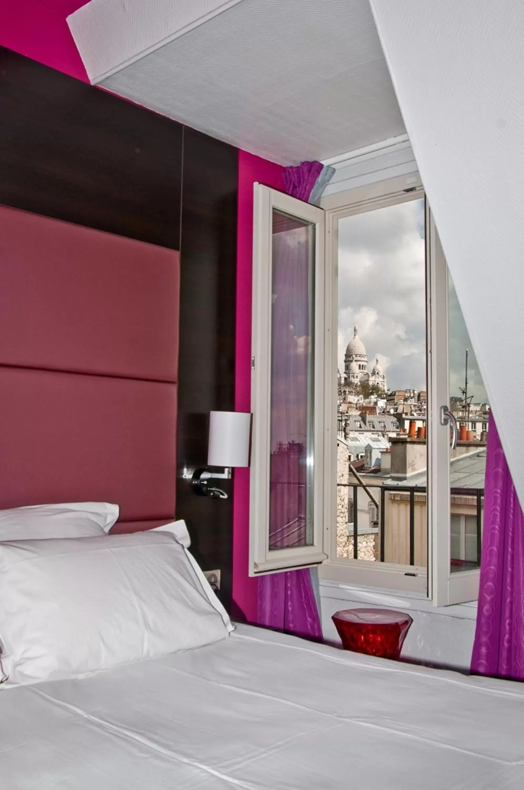 Day, Bed in Ibis Styles Paris Pigalle Montmartre
