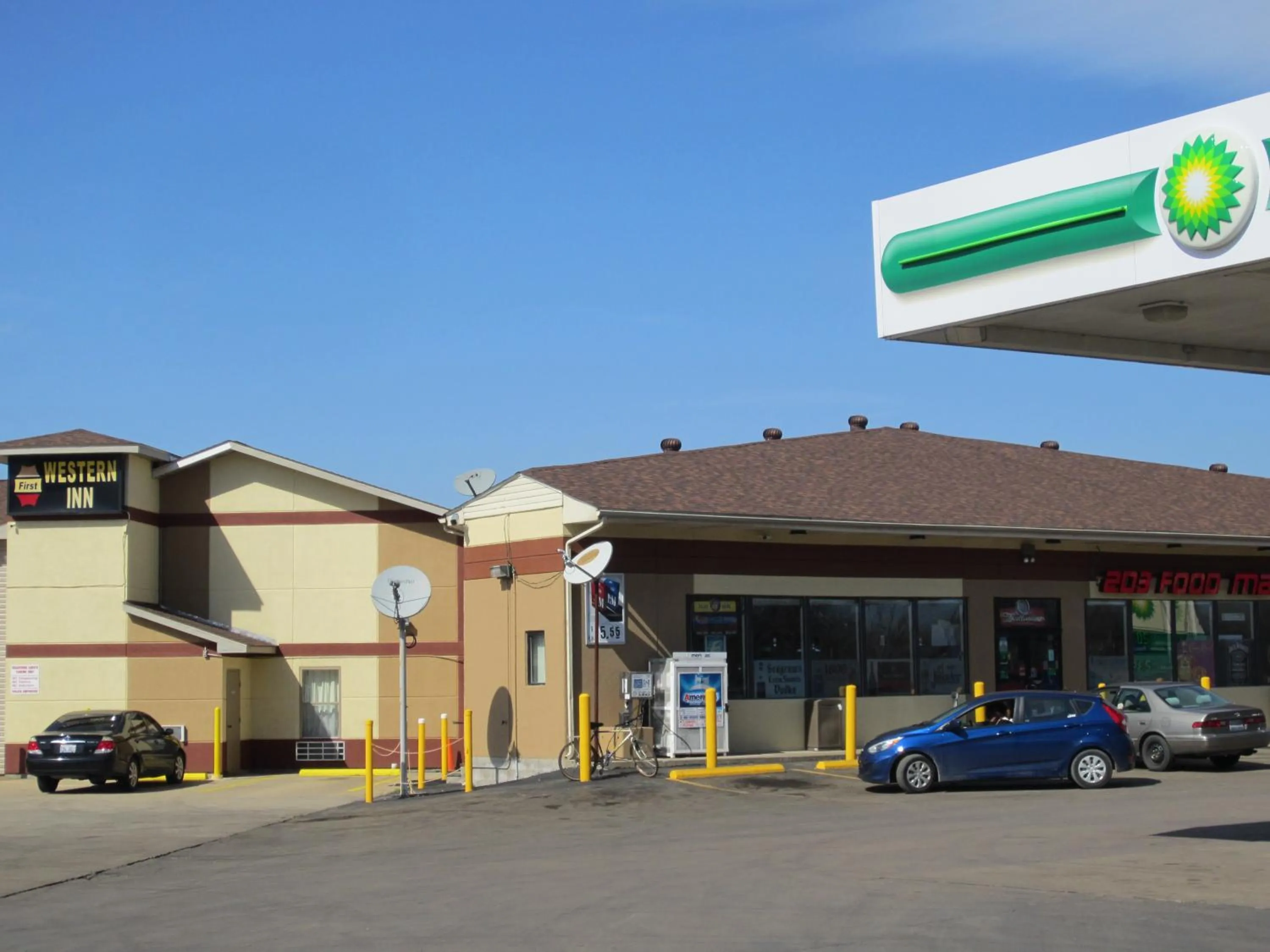 Property building in First Western Inn - Fairmont City