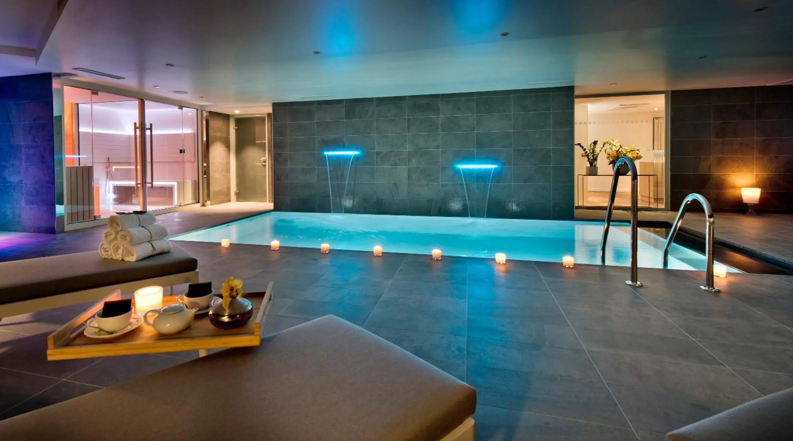 Hot Tub, Swimming Pool in Golden Tulip Sophia Antipolis - Hotel & Spa