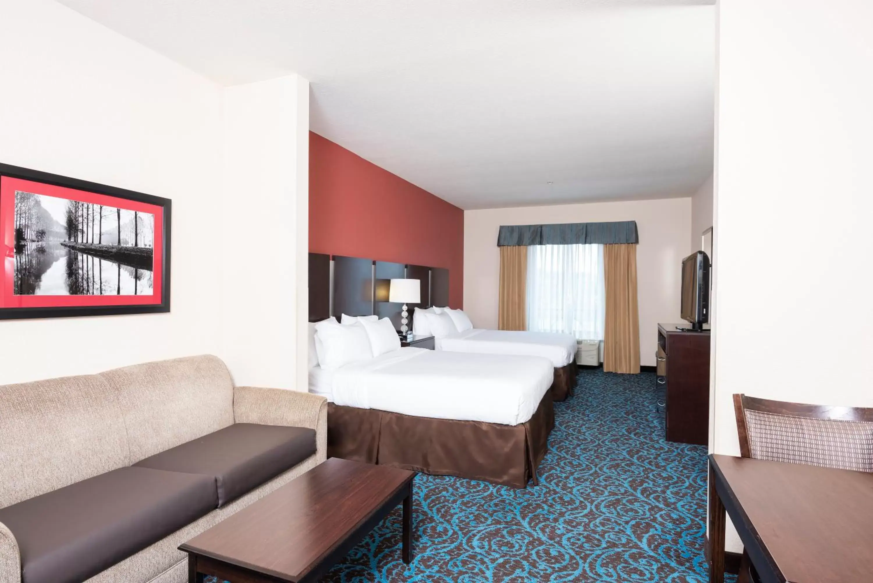 Suite - Mobility Access/Hearing Accessible in Holiday Inn Express & Suites - New Philadelphia Southwest, an IHG Hotel Suite - Mobility Access/Hearing Accessible in Holiday Inn Express & Suites - New Philadelphia Southwest, an IHG Hotel