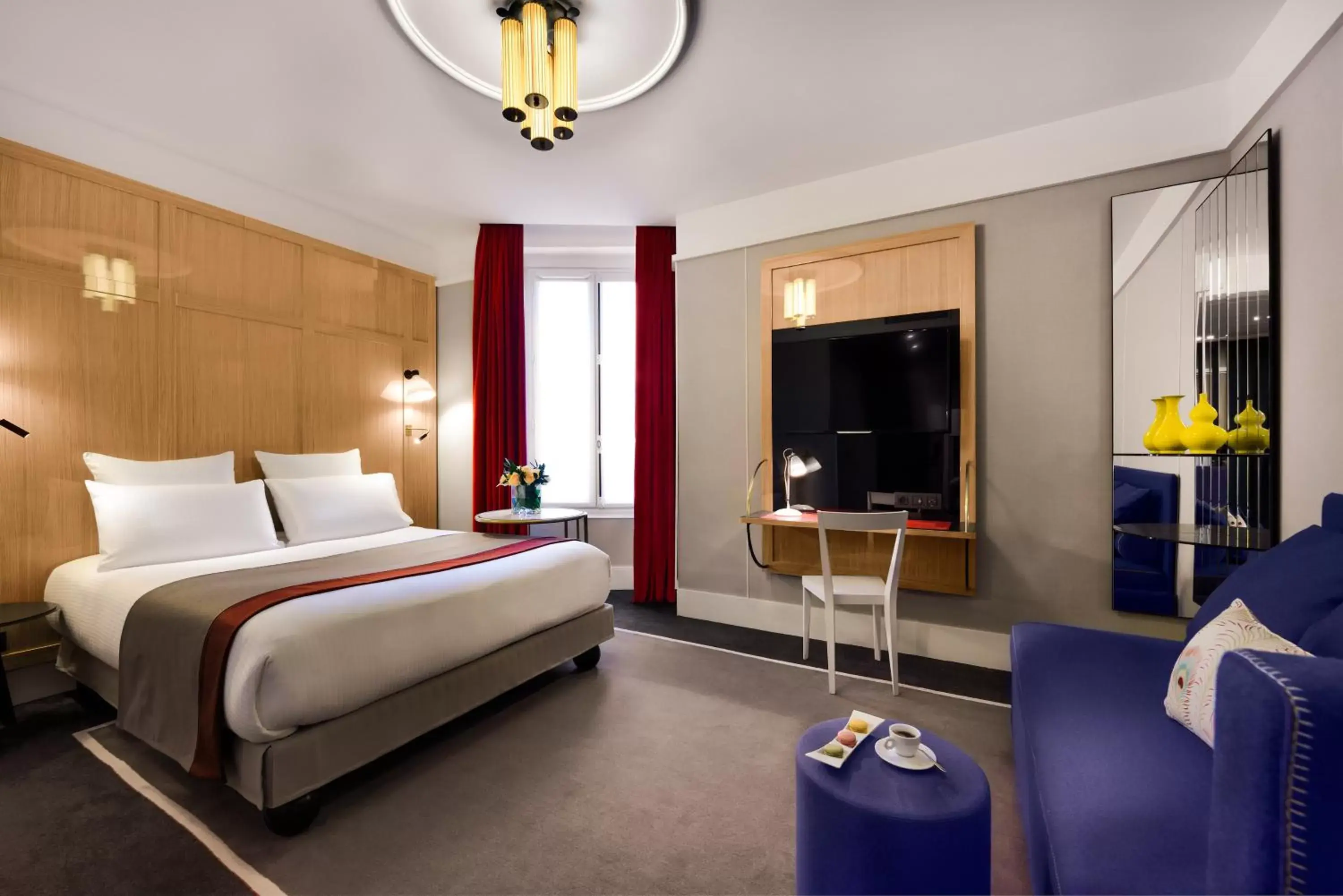 Bedroom in Hôtel l'Echiquier Opéra Paris - MGallery
